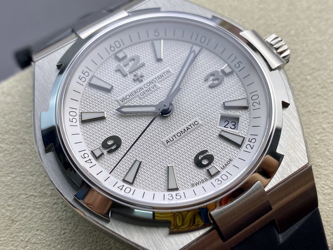 Vacheron Constantin Overseas Collection 42mm×9.7mm｜8F Production Stainless Steel Case Three-Hand Date Dial Imported Movement Case Back Engraved with Sailboat Pattern Stainless Steel Buckle Sapphire Crystal