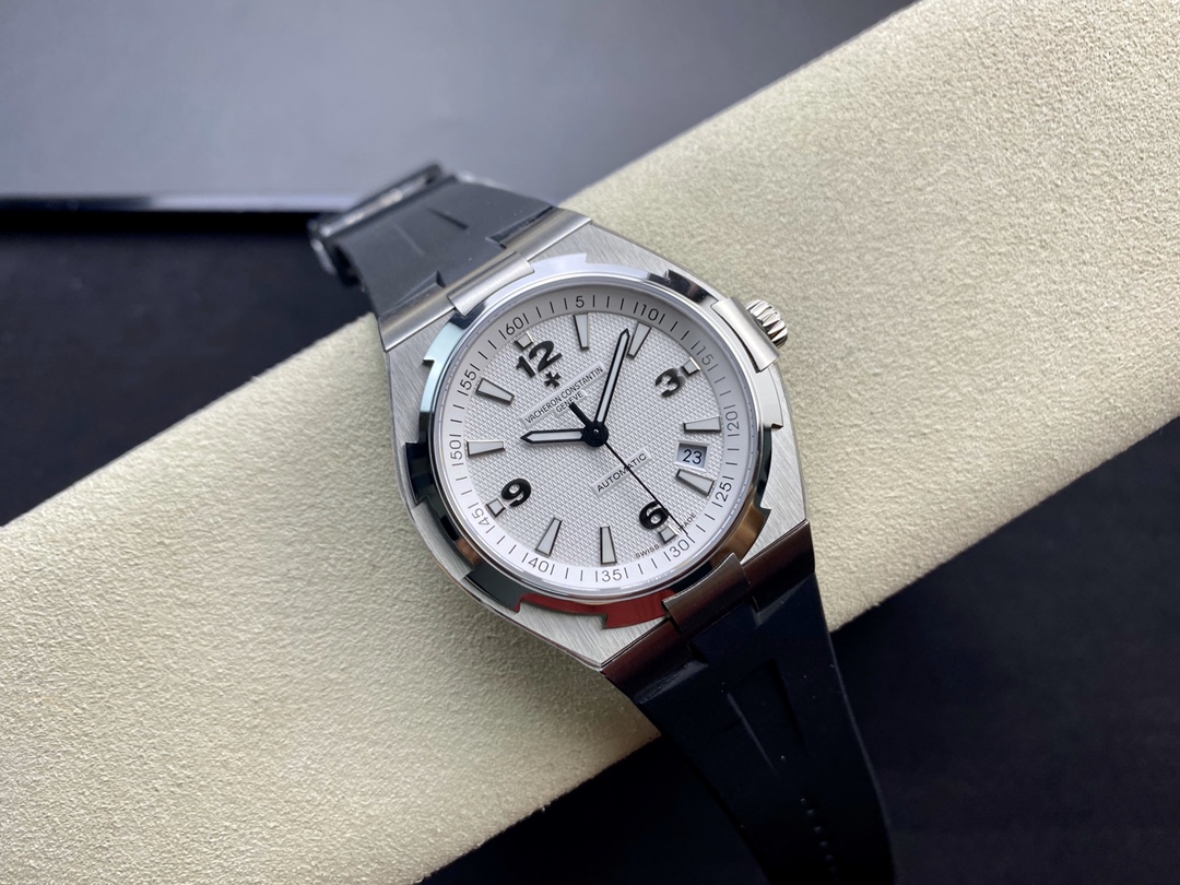 Vacheron Constantin Overseas Collection 42mm×9.7mm｜8F Production Stainless Steel Case Three-Hand Date Dial Imported Movement Case Back Engraved with Sailboat Pattern Stainless Steel Buckle Sapphire Crystal