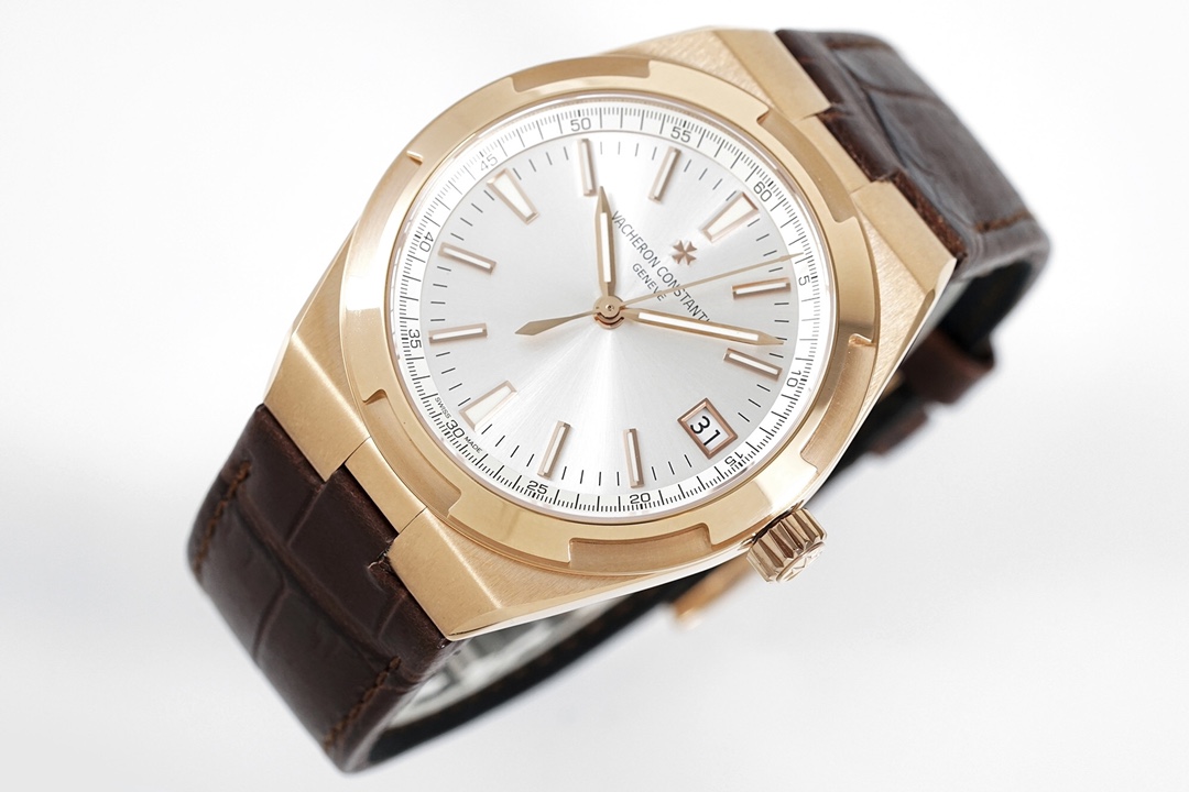Vacheron Constantin Overseas - 18K Rose Gold, Rubber Strap, Date Display, Silver Dial Case Diameter 41mm