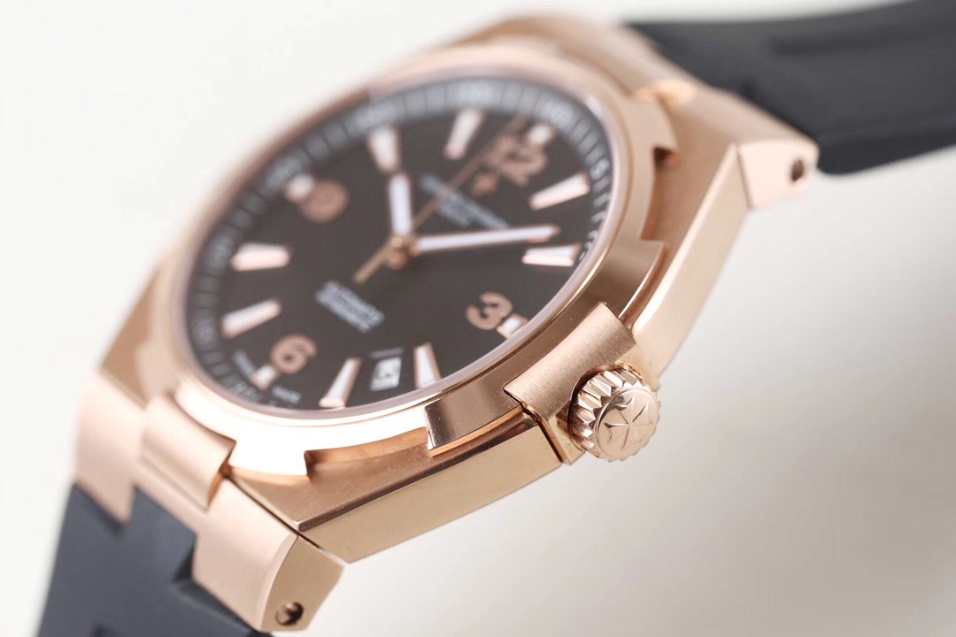 Vacheron Constantin Overseas Watch - 18K Rose Gold Case, Black Rubber Strap, Automatic Antimagnetic Movement, Black Dial with Date  Diameter 42mm x Thickness 9.7mm
