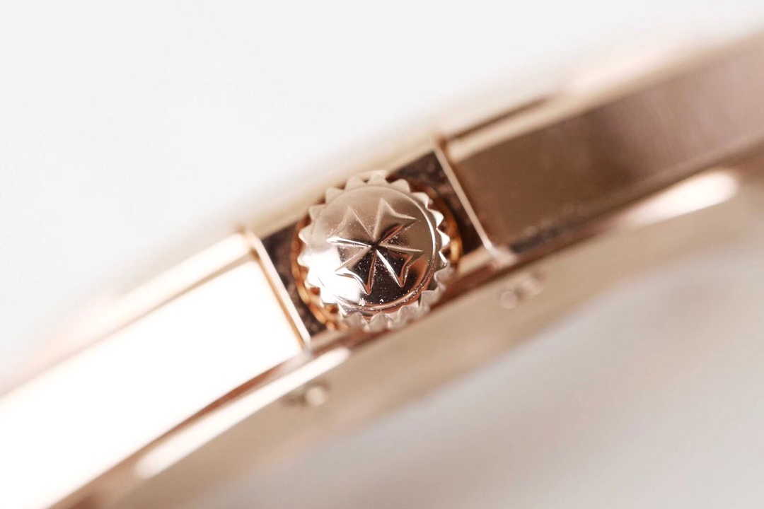 Vacheron Constantin Overseas Watch - 18K Rose Gold Case, Black Rubber Strap, Automatic Antimagnetic Movement, Black Dial with Date  Diameter 42mm x Thickness 9.7mm