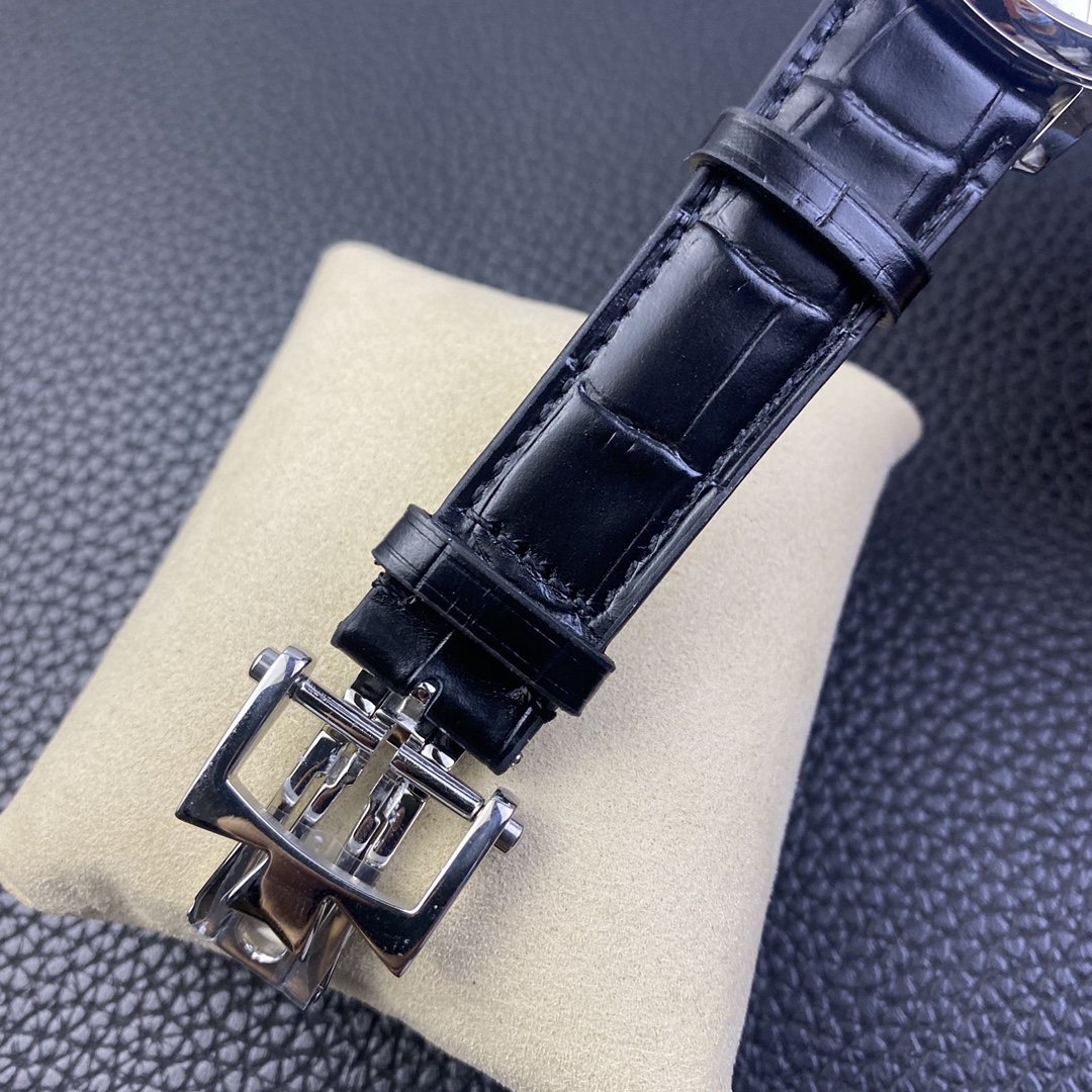 Vacheron Constantin Heritage Watch - Stainless Steel Case, Black Alligator Strap, Moon Phase & Date Display, Silver Dial Diameter 42.5 mm