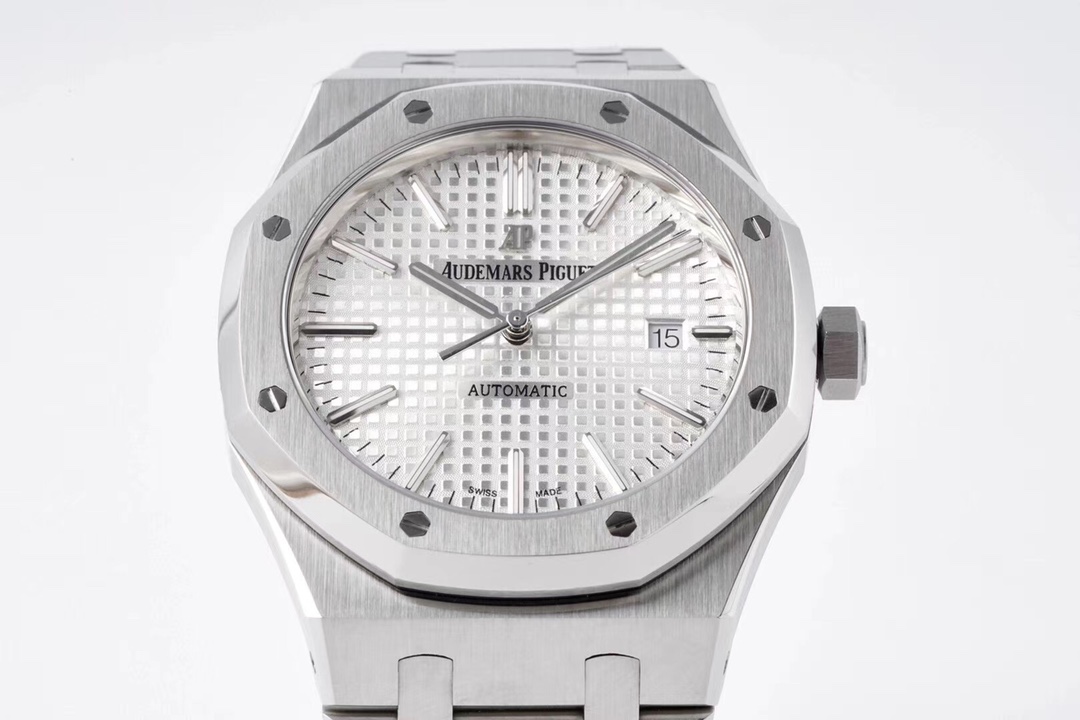 AUDEMARS PIGUET Royal Oak Watch - Stainless Steel Case & Bracelet, Automatic Movement, Date Display, Silver Grid Dial  Diameter 41 mm