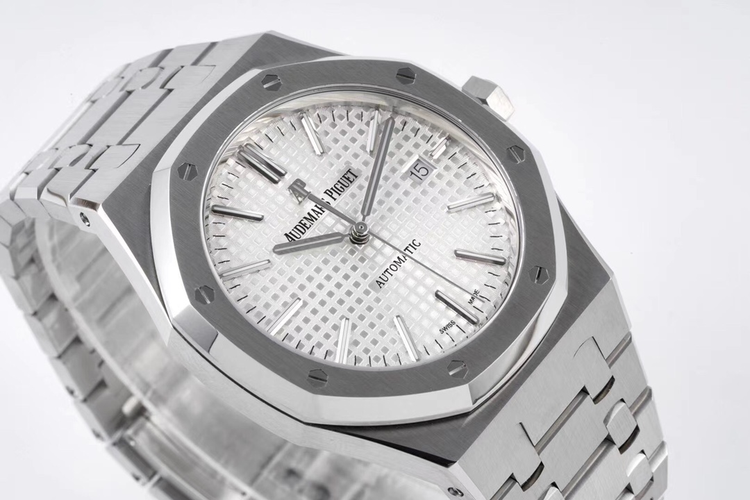 AUDEMARS PIGUET Royal Oak Watch - Stainless Steel Case & Bracelet, Automatic Movement, Date Display, Silver Grid Dial  Diameter 41 mm