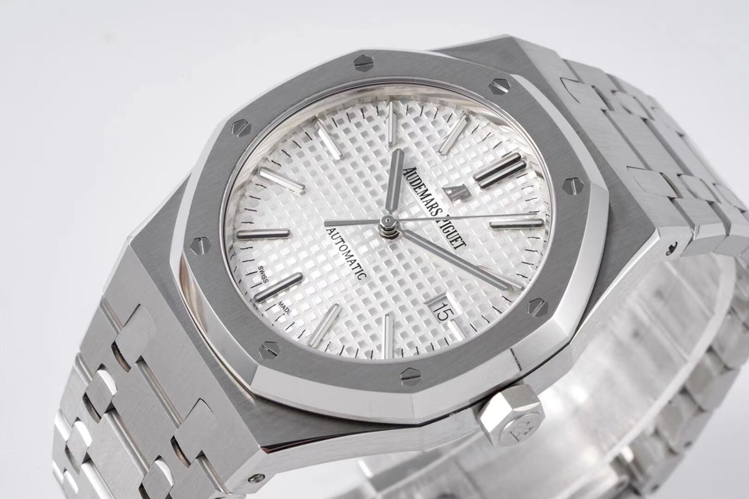 AUDEMARS PIGUET Royal Oak Watch - Stainless Steel Case & Bracelet, Automatic Movement, Date Display, Silver Grid Dial  Diameter 41 mm