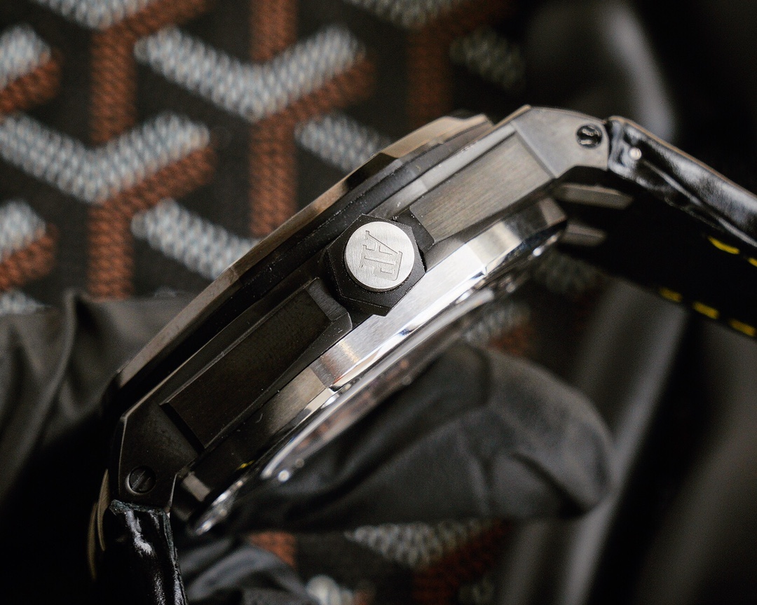 AUDEMARS PIGUET Royal Oak Offshore Dive Watch - 42mm, Black Dial with Yellow Accents, Automatic Movement, Date Window, Swiss Made