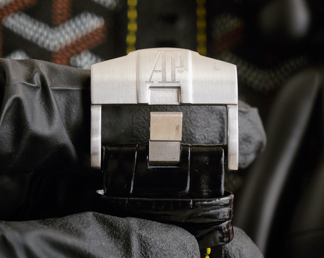 AUDEMARS PIGUET Royal Oak Offshore Dive Watch - 42mm, Black Dial with Yellow Accents, Automatic Movement, Date Window, Swiss Made