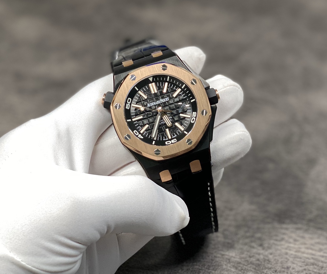 AUDEMARS PIGUET Royal Oak Offshore Dive Watch - 42mm Black Ceramic & 18K Rose Gold Case, Black Grid Dial, Date Display, Black Rubber Strap