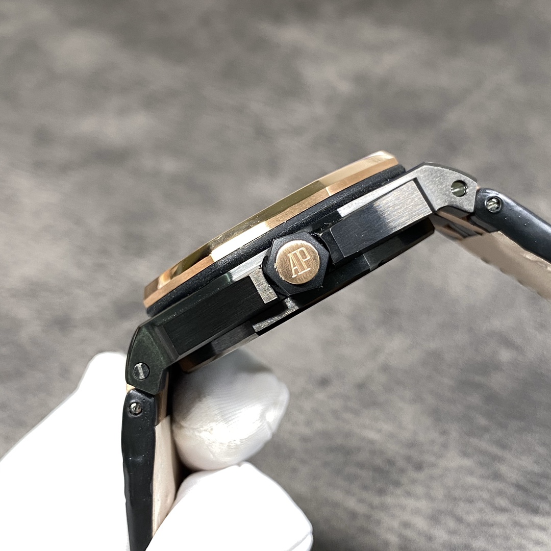 AUDEMARS PIGUET Royal Oak Offshore Dive Watch - 42mm Black Ceramic & 18K Rose Gold Case, Black Grid Dial, Date Display, Black Rubber Strap