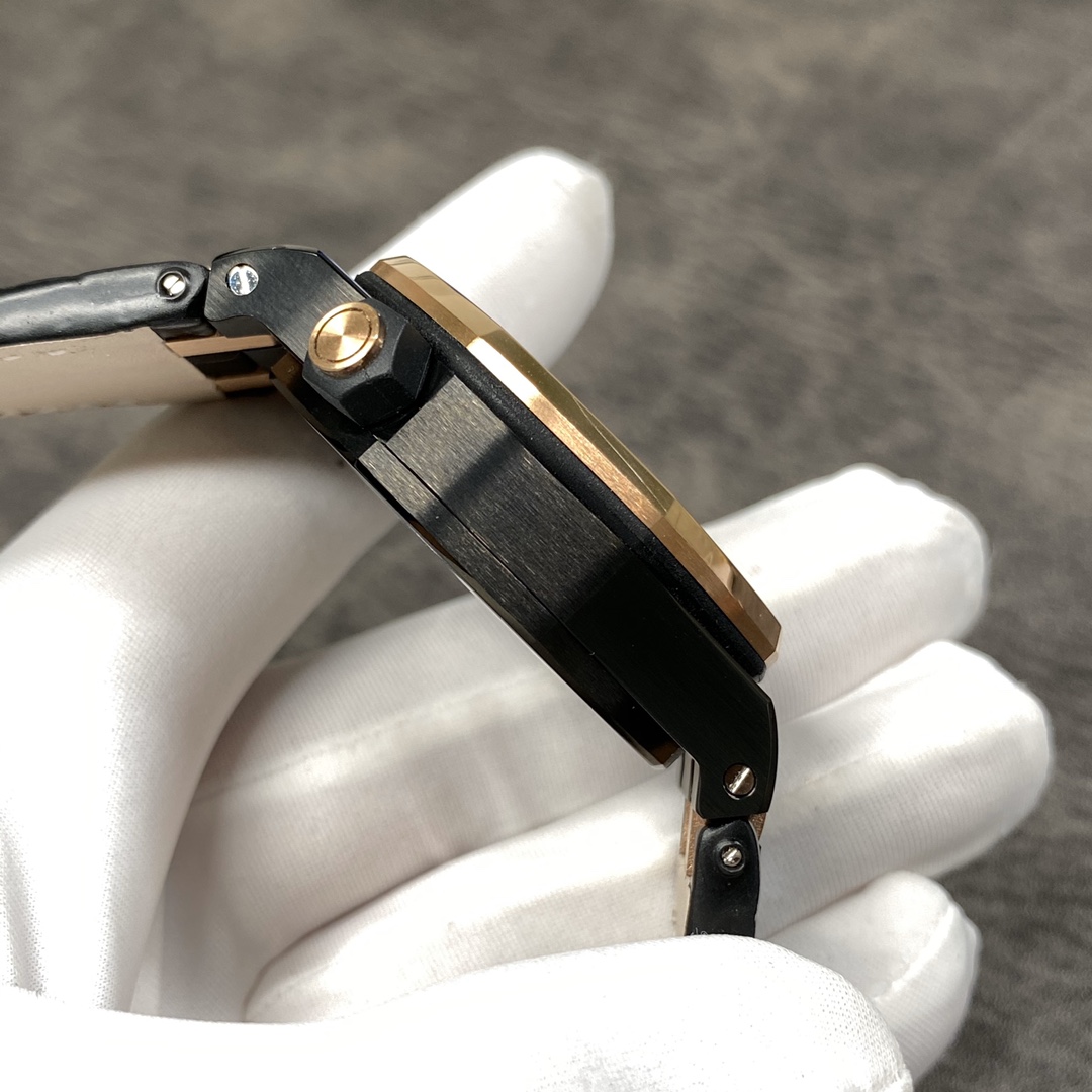 AUDEMARS PIGUET Royal Oak Offshore Dive Watch - 42mm Black Ceramic & 18K Rose Gold Case, Black Grid Dial, Date Display, Black Rubber Strap