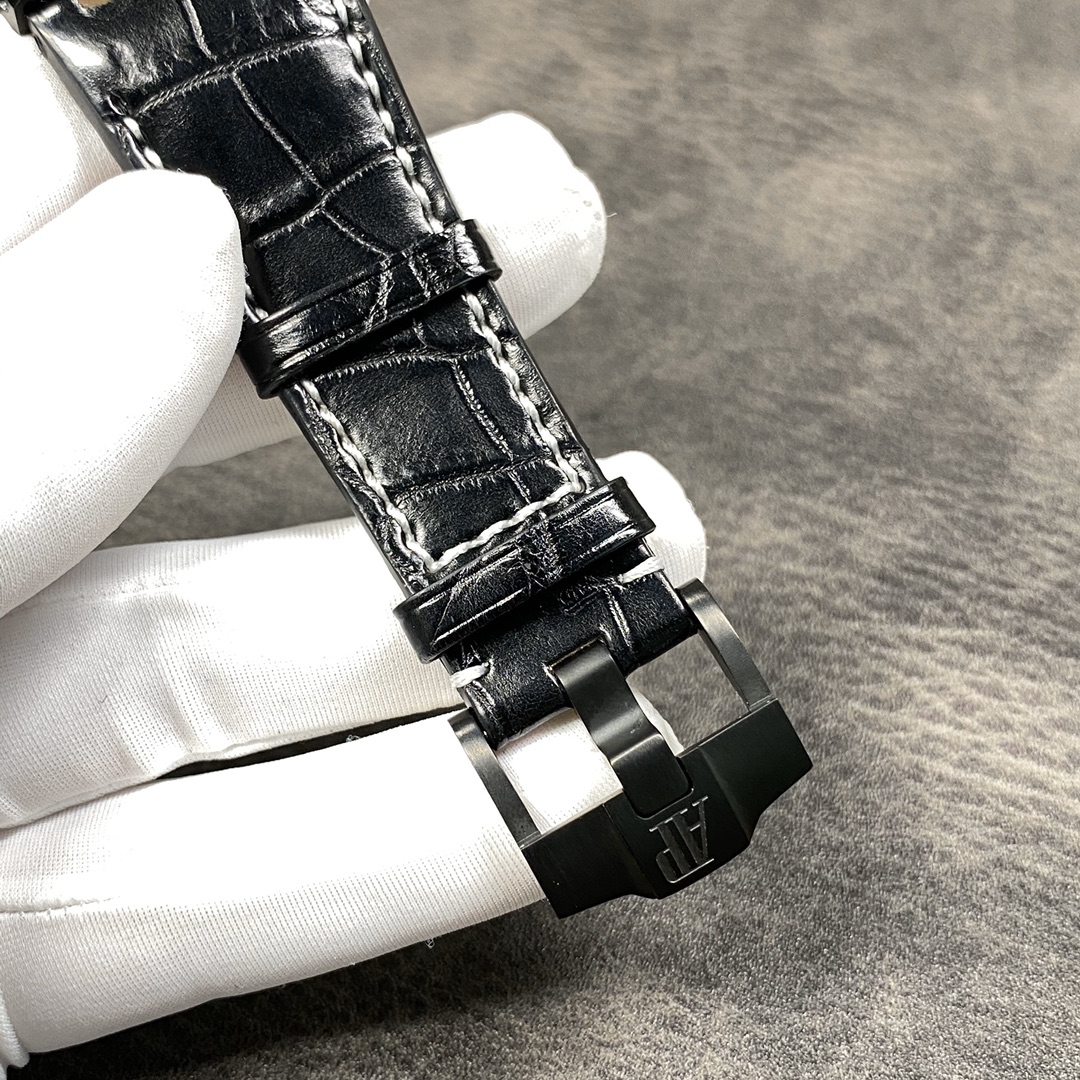 AUDEMARS PIGUET Royal Oak Offshore Dive Watch - 42mm Black Ceramic & 18K Rose Gold Case, Black Grid Dial, Date Display, Black Rubber Strap