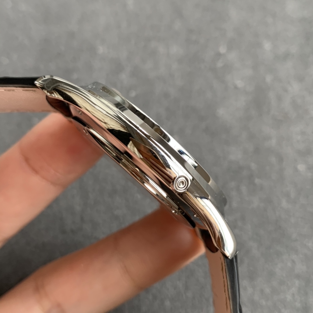 Jaeger-LeCoultre Master Ultra Thin Moon Phase Men's Dress Watch (Q1368420) - 39mm x 9.9mm Case