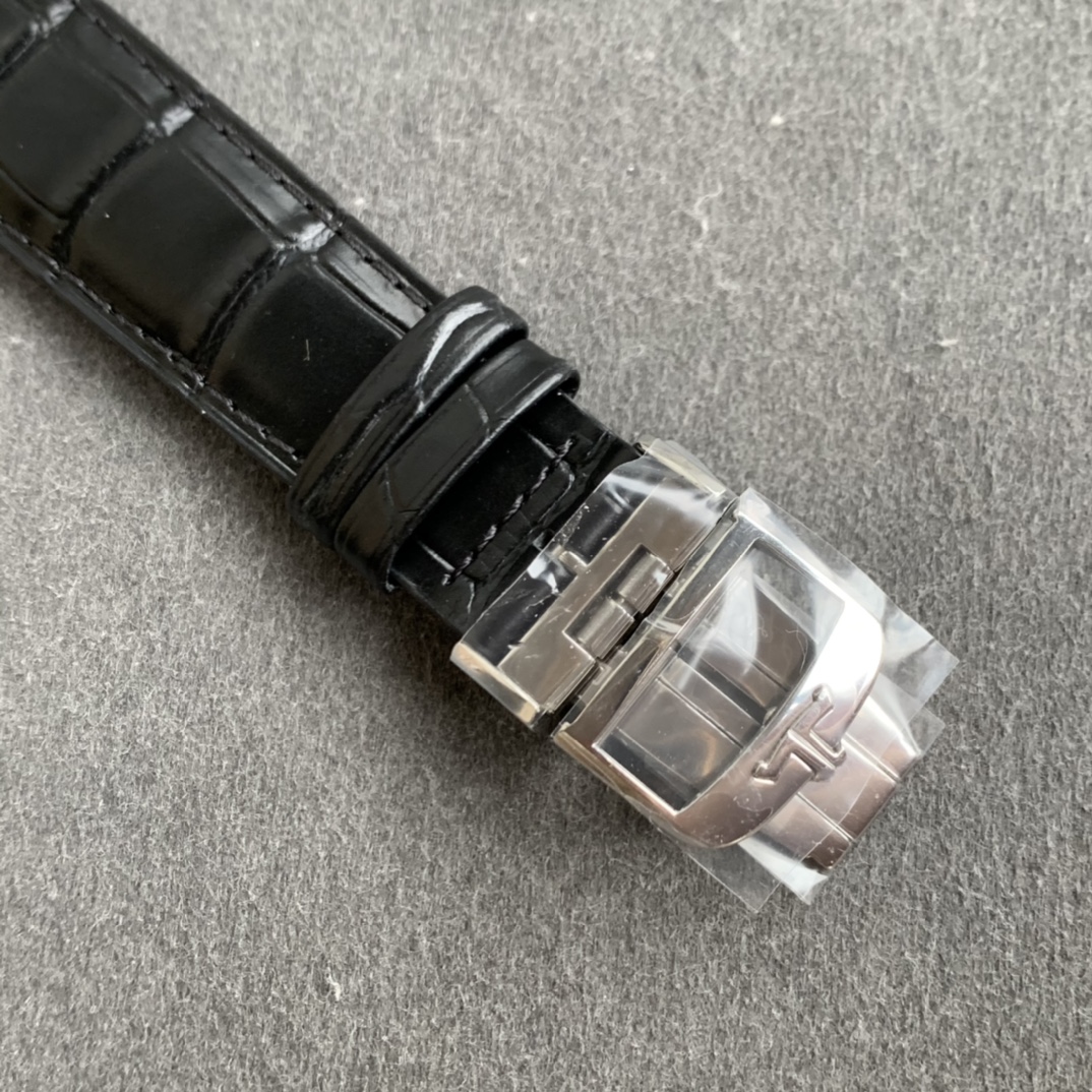 aeger-LeCoultre Master Ultra Thin Moon Phase Dress Watch for Men (Model Q1368420) - 39mm Case Diameter, 9.9mm Thickness