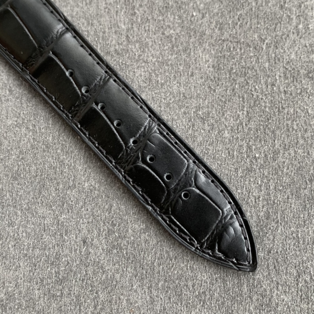 aeger-LeCoultre Master Ultra Thin Moon Phase Dress Watch for Men (Model Q1368420) - 39mm Case Diameter, 9.9mm Thickness