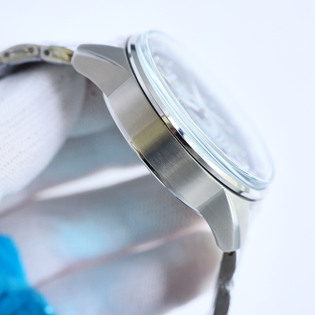 Jaeger-LeCoultre Master Ultra Thin Moon Phase Men's Dress Watch (Q1368420) - 42x13.1mm Case