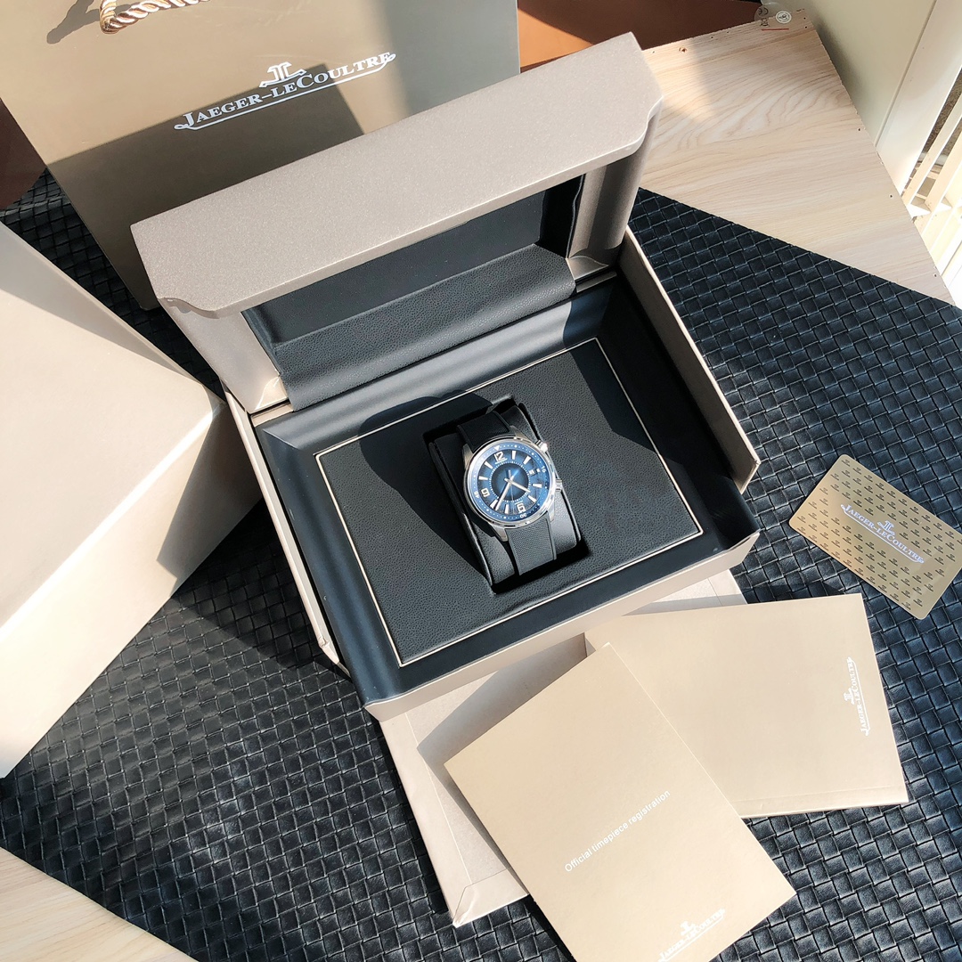 Jaeger-LeCoultre Master Series Men's Automatic Watch - Blue Dial, Stainless Steel Case, Rubber Strap, Date Function