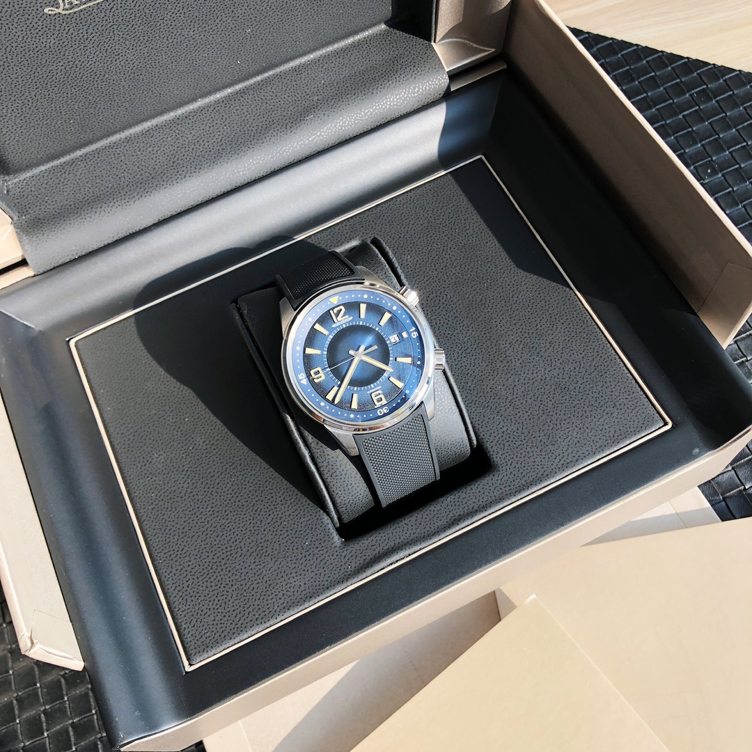 Jaeger-LeCoultre Master Series Men's Automatic Watch - Blue Dial, Stainless Steel Case, Rubber Strap, Date Function
