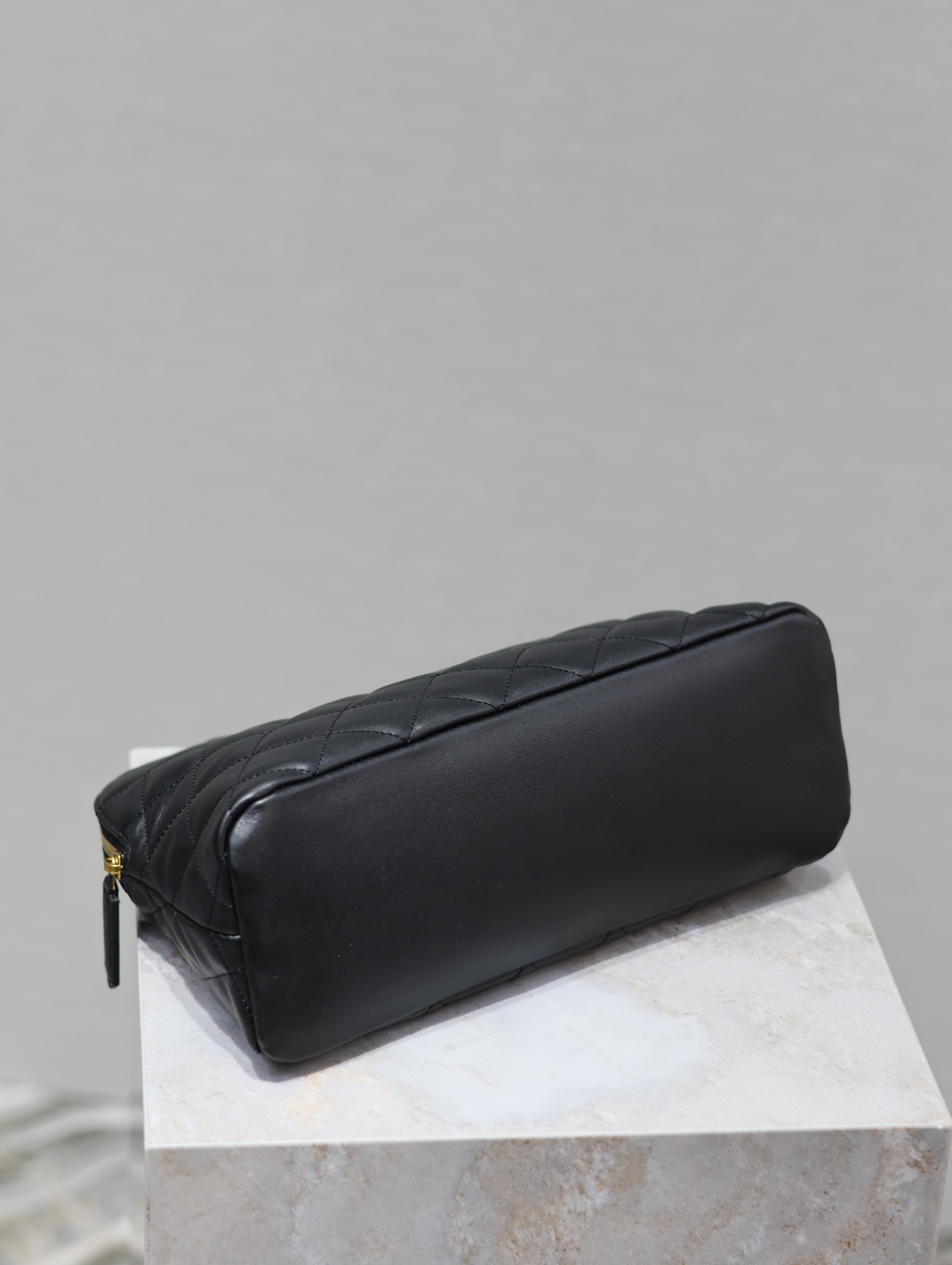 YSL Black LE CASSANDRE New Makeup Bag Style Number: 736010 Dimensions: 30×20×11cm