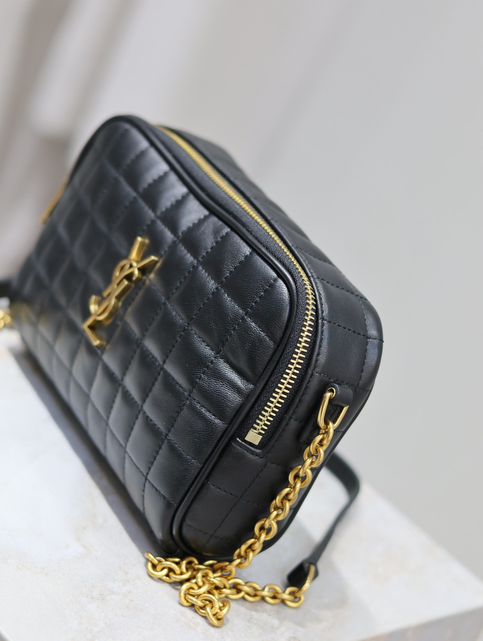 YSL  【Black】LE CASSANDRE MATELASSÉ CARRÉ Lambskin Camera Bag Dimensions: 19.5 × 14 × 4 cm Model: 764809