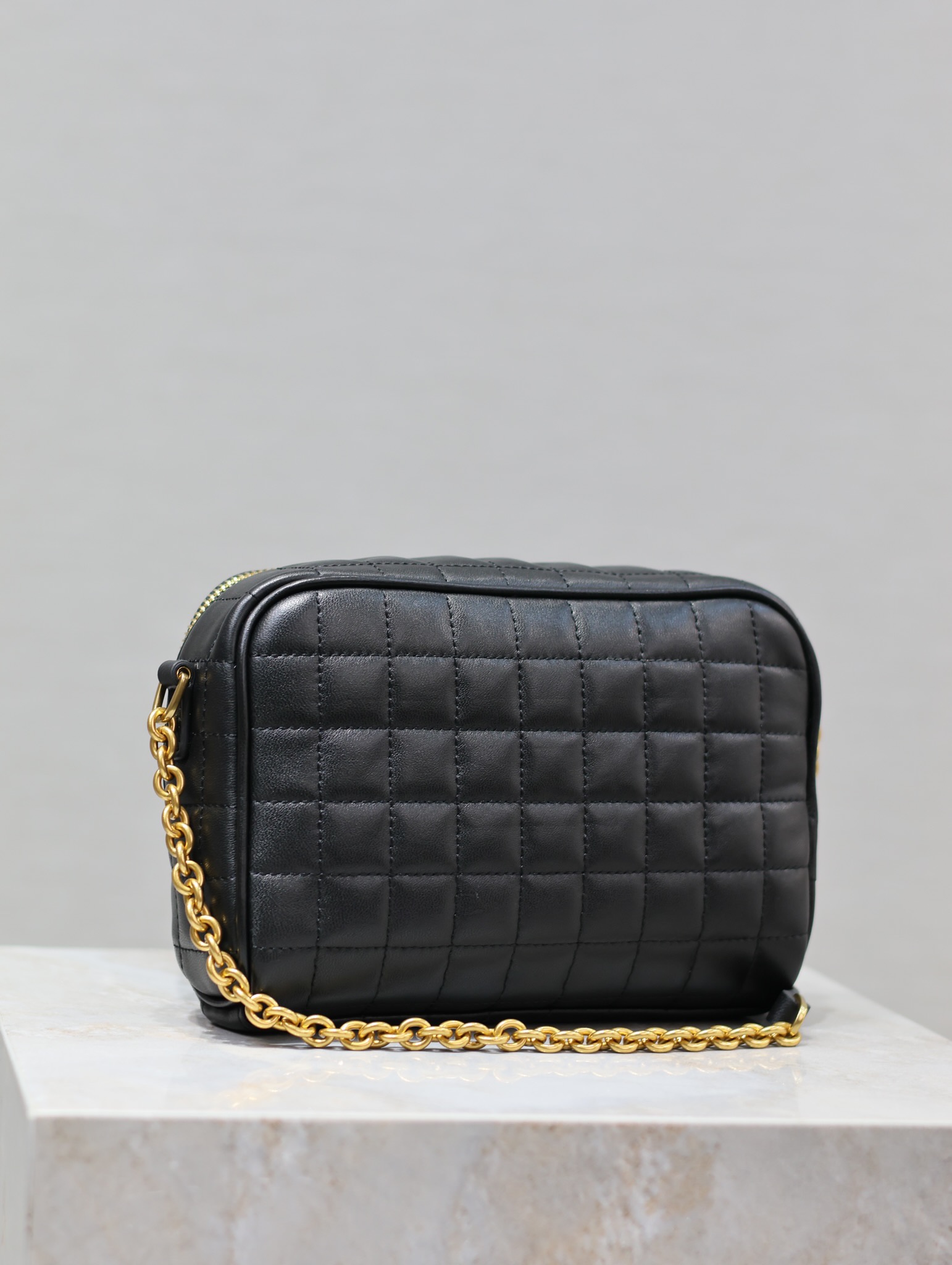 YSL  【Black】LE CASSANDRE MATELASSÉ CARRÉ Lambskin Camera Bag Dimensions: 19.5 × 14 × 4 cm Model: 764809