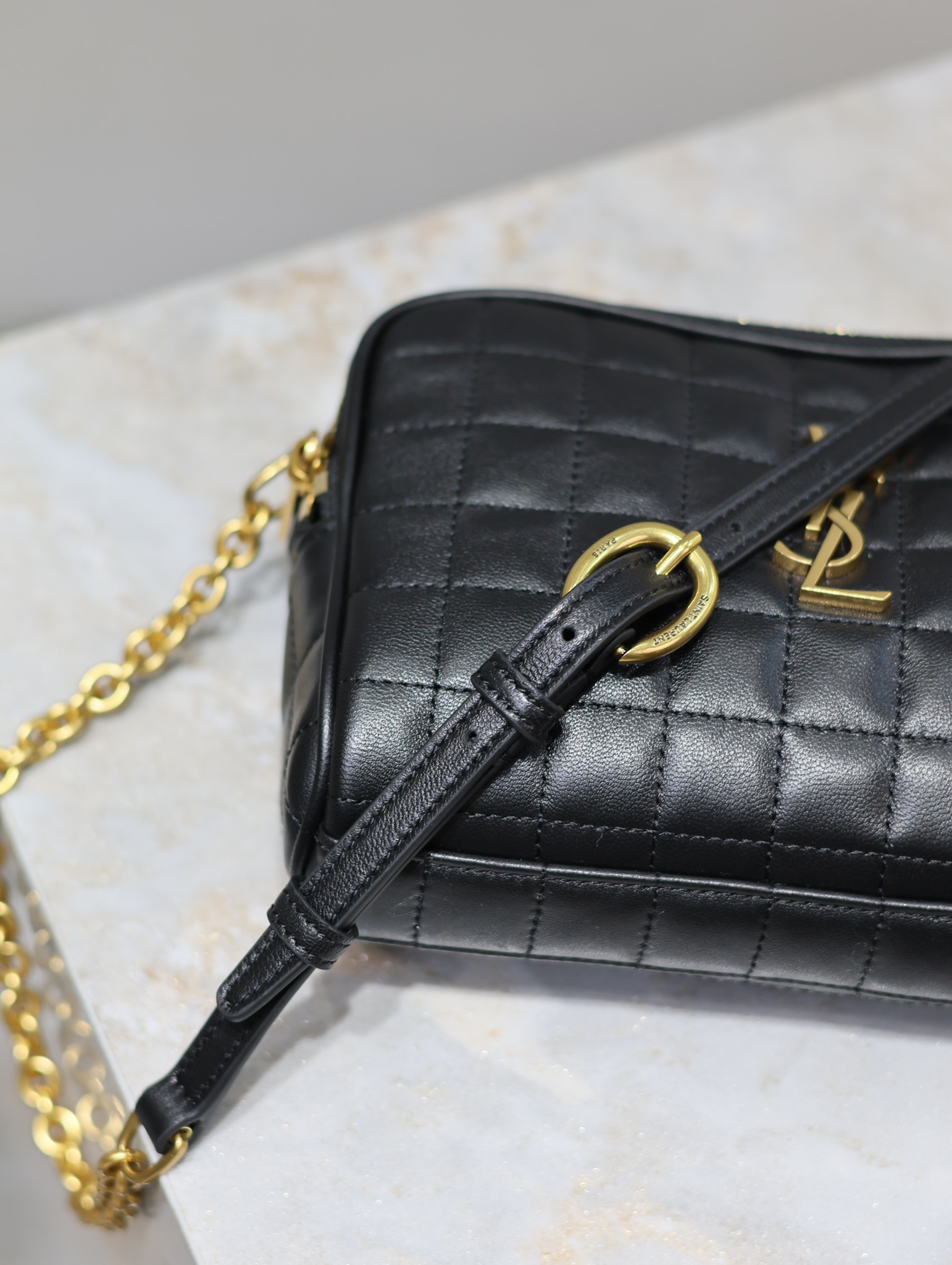 YSL  【Black】LE CASSANDRE MATELASSÉ CARRÉ Lambskin Camera Bag Dimensions: 19.5 × 14 × 4 cm Model: 764809