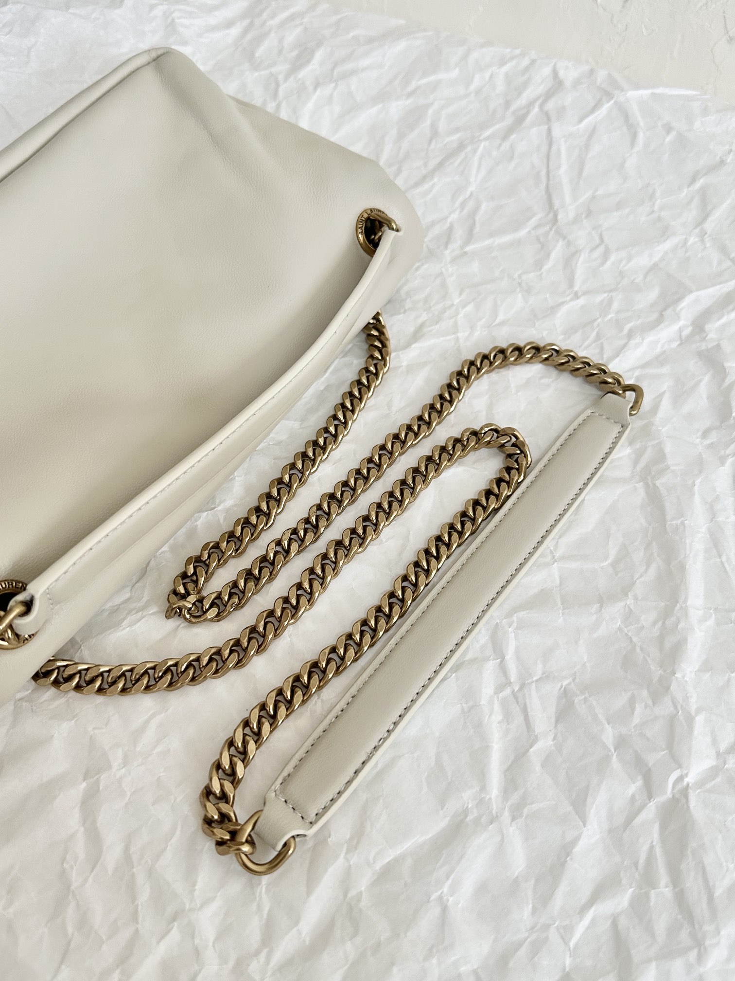 YSL Calypso Lambskin Chain Shoulder Bag/Underarm Bag Platinum 734153m Dimensions: 26×14×7cm