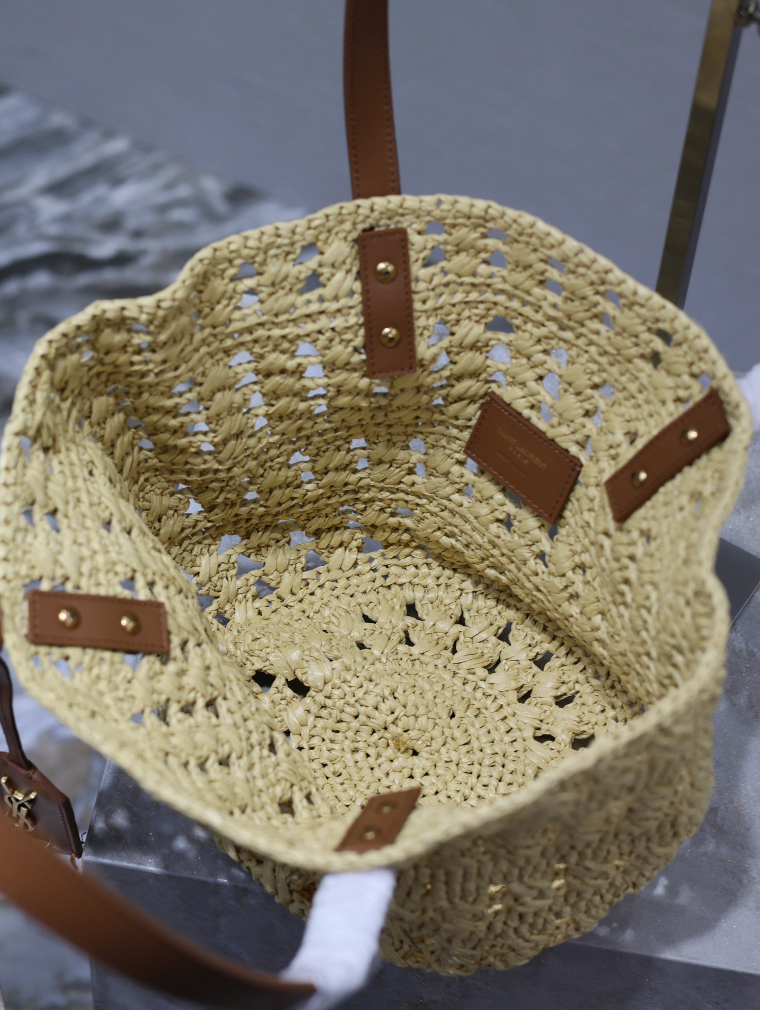 YSL Straw Tote Bag Vintage-inspired openwork straw tote bag Model: 761461 Dimensions: 42×20×22cm