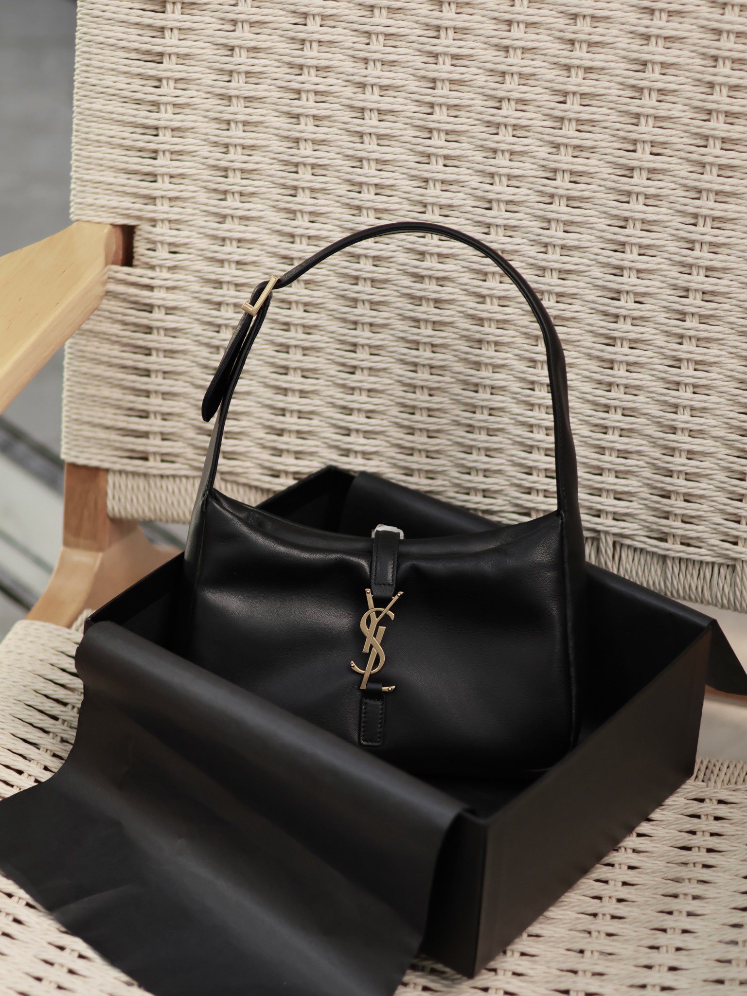 YSL Black Lambskin with Gold Hardware Underarm Bag Le5A7 Style Number: 657228 Dimensions: 25 x 14 x 6 cm