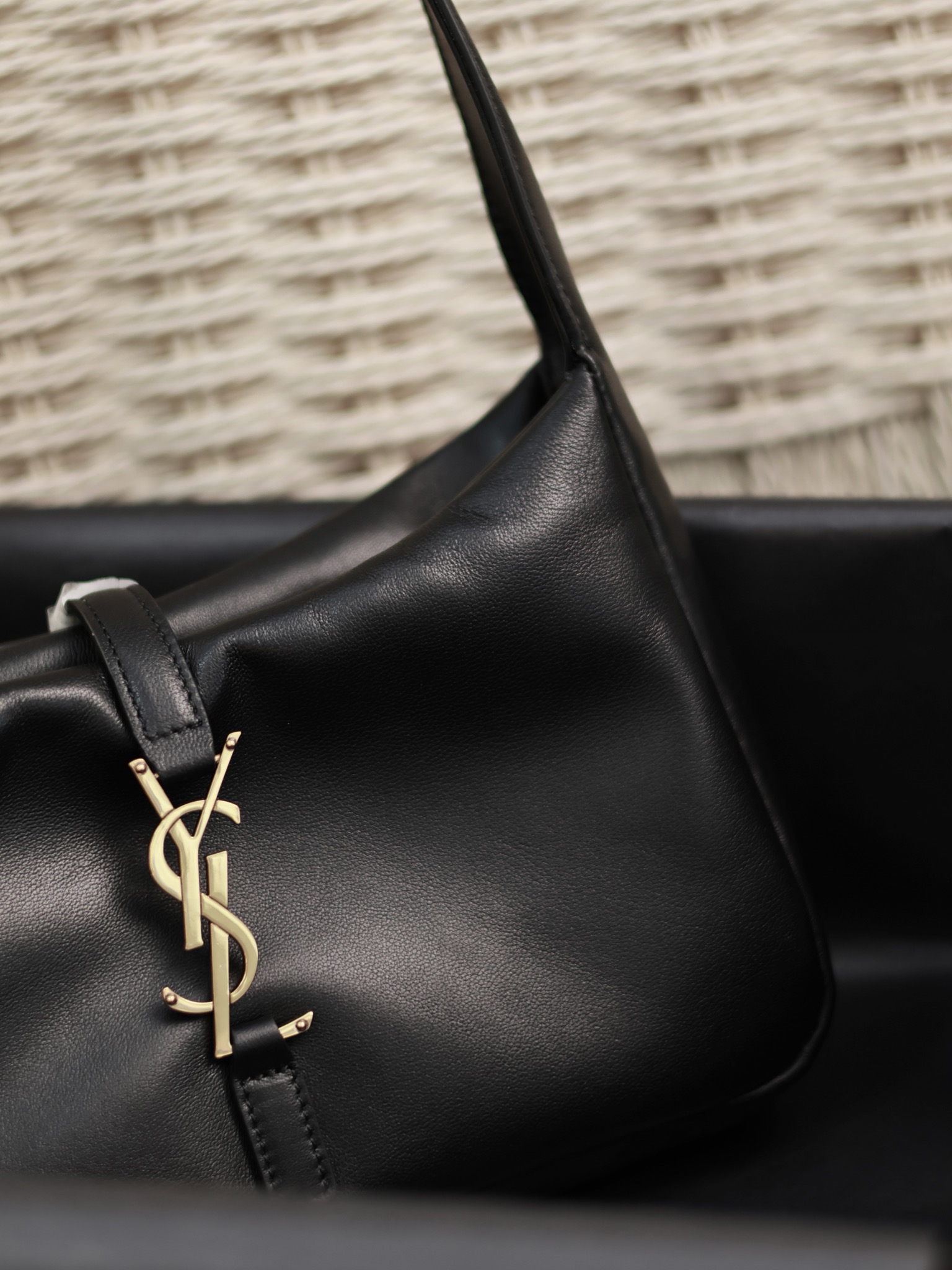 YSL Black Lambskin with Gold Hardware Underarm Bag Le5A7 Style Number: 657228 Dimensions: 25 x 14 x 6 cm
