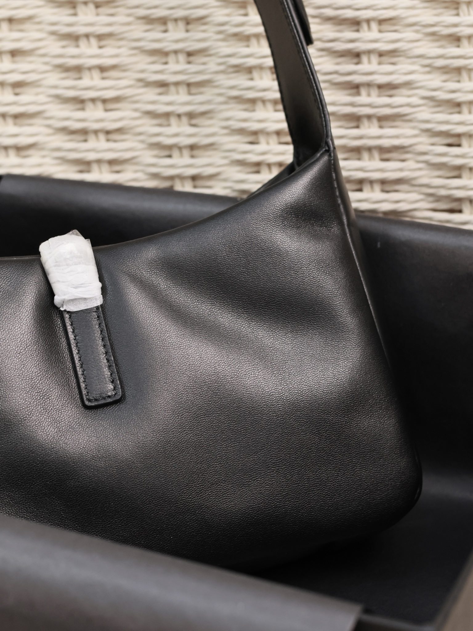 YSL Black Lambskin with Gold Hardware Underarm Bag Le5A7 Style Number: 657228 Dimensions: 25 x 14 x 6 cm