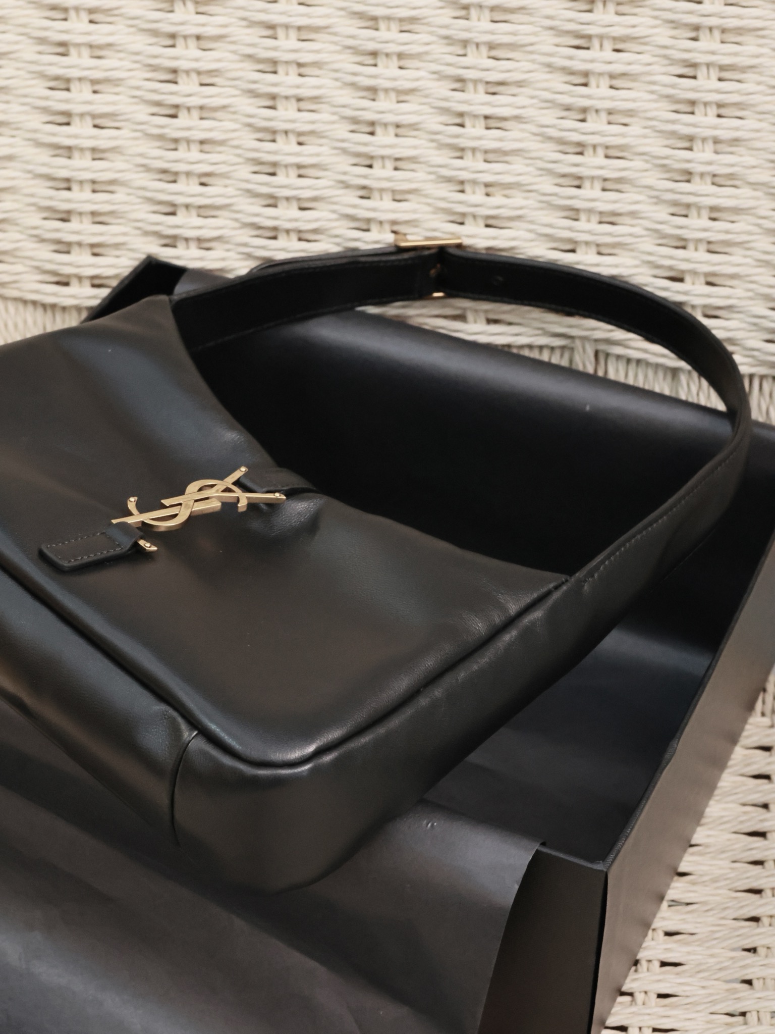 YSL Black Lambskin with Gold Hardware Underarm Bag Le5A7 Style Number: 657228 Dimensions: 25 x 14 x 6 cm