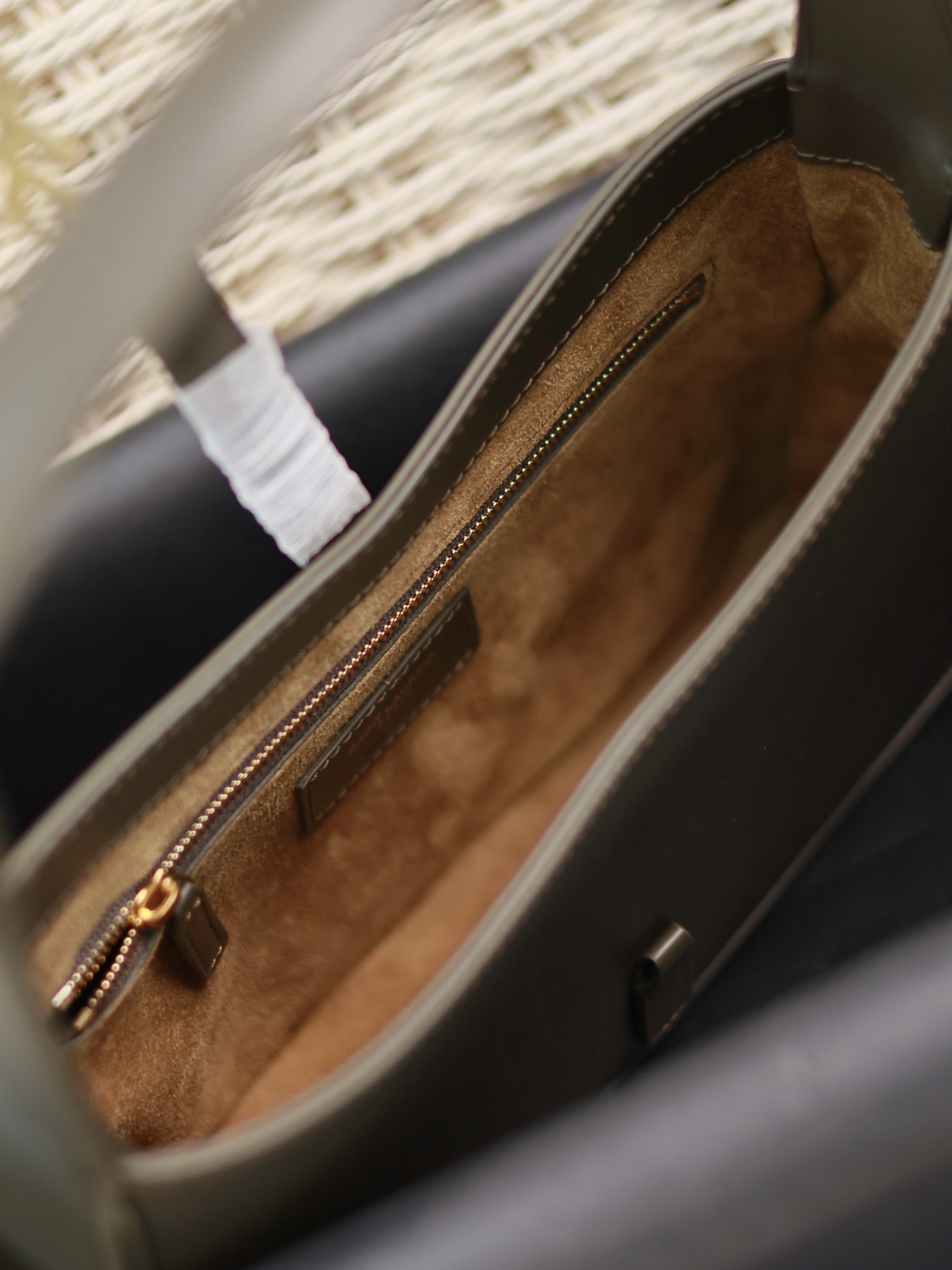 YSL Olive Green Plain Weave Underarm Bag Le5A7 Style Number: 657228 Dimensions: 25 x 14 x 6 cm