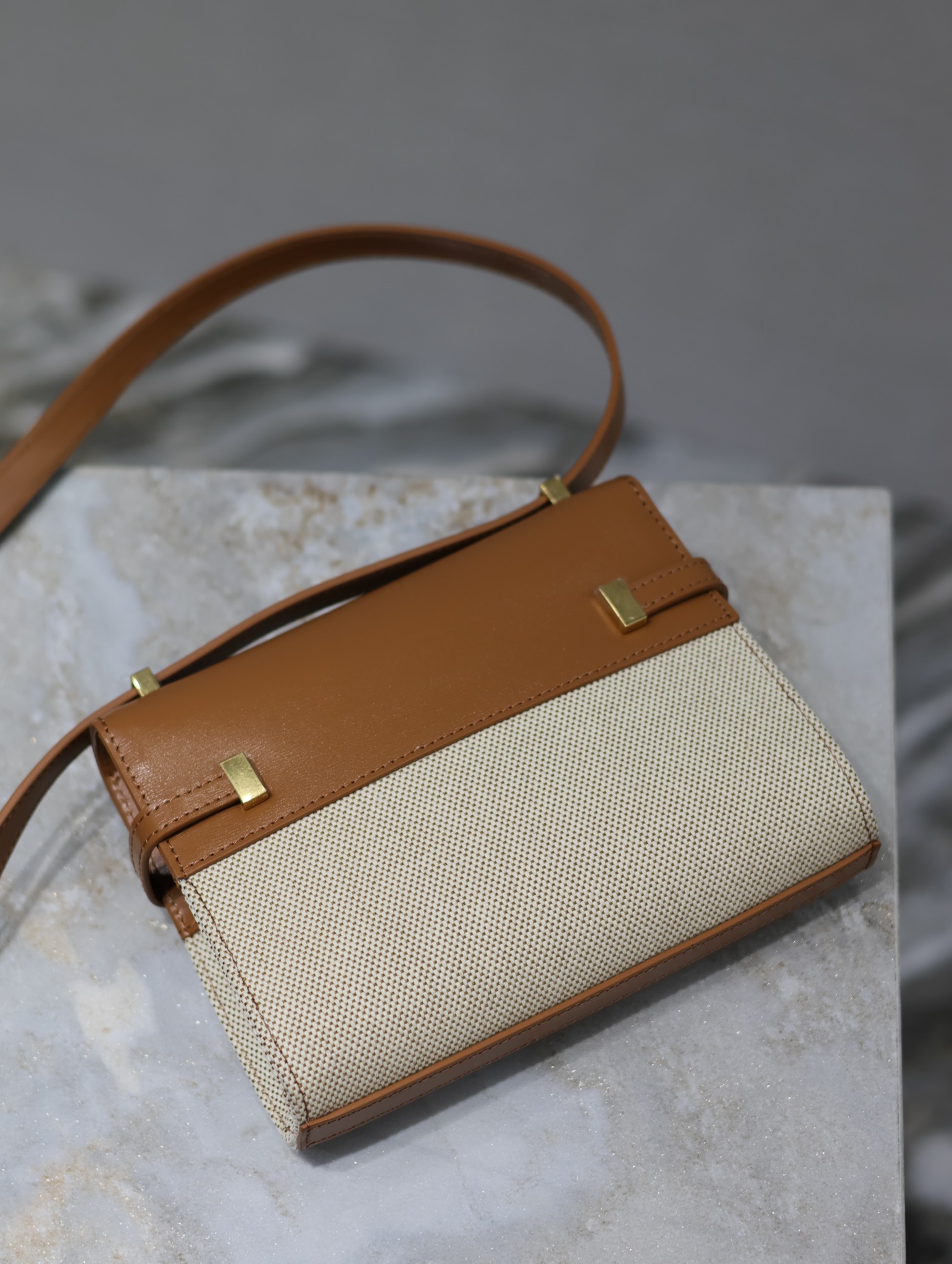 YSL Manhattan Mini Underarm/Crossbody Bag Model: 727766 Dimensions: 19 × 14 × 4 cm