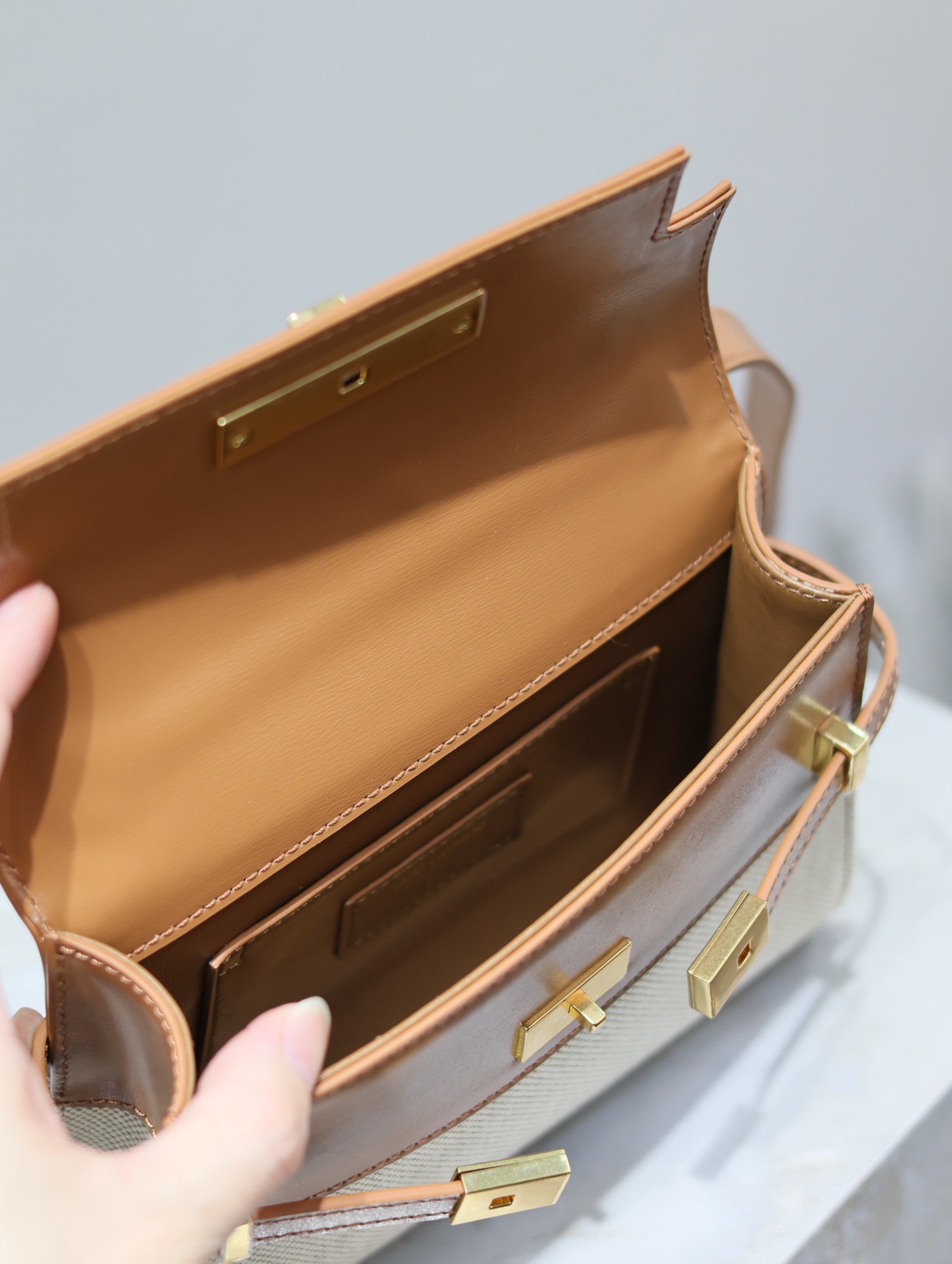 YSL Manhattan Mini Underarm/Crossbody Bag Model: 727766 Dimensions: 19 × 14 × 4 cm