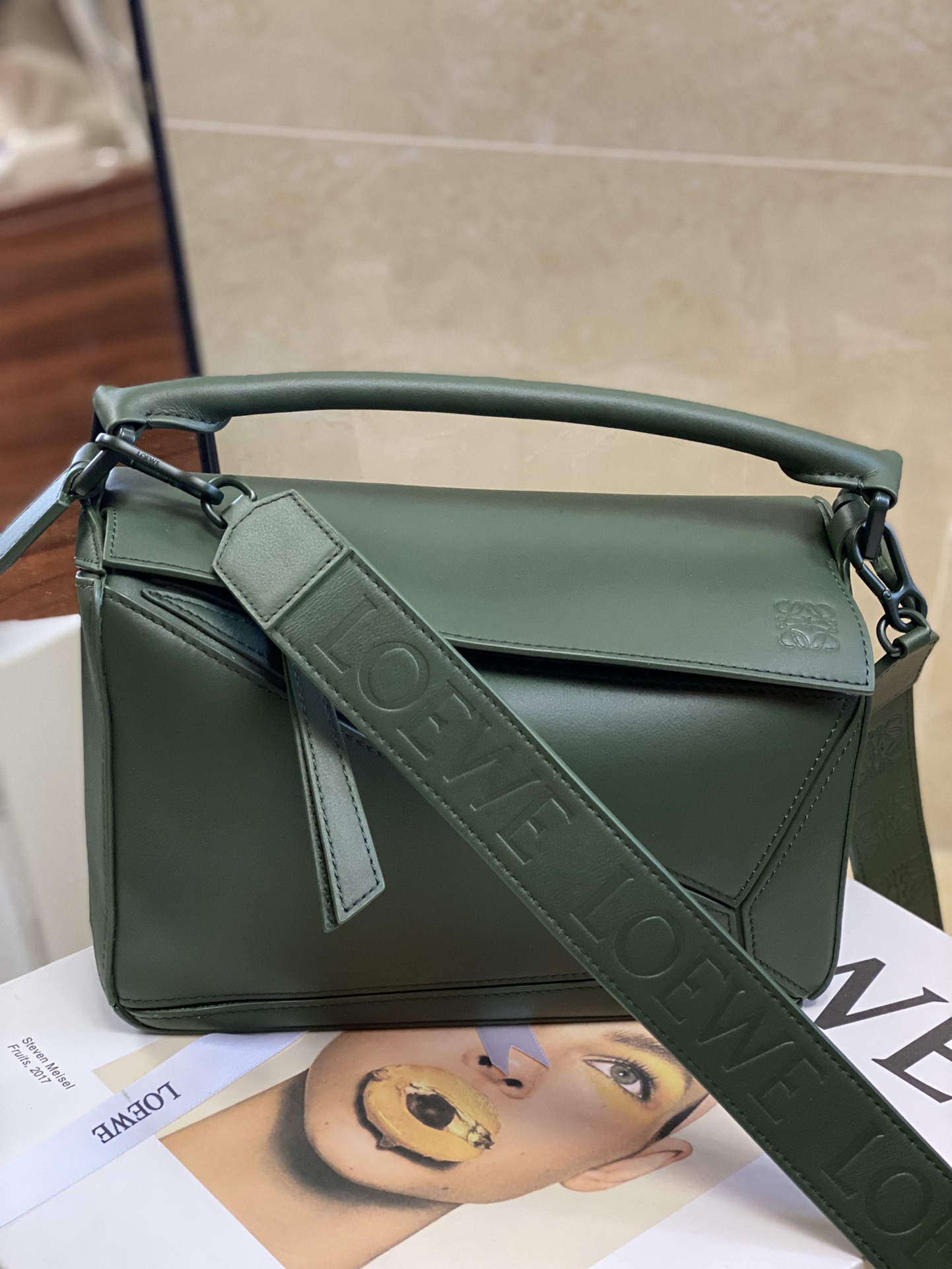 Loewe Model 8001 0.700 Dimensions: 24 x 16.5 x 10.5 cm