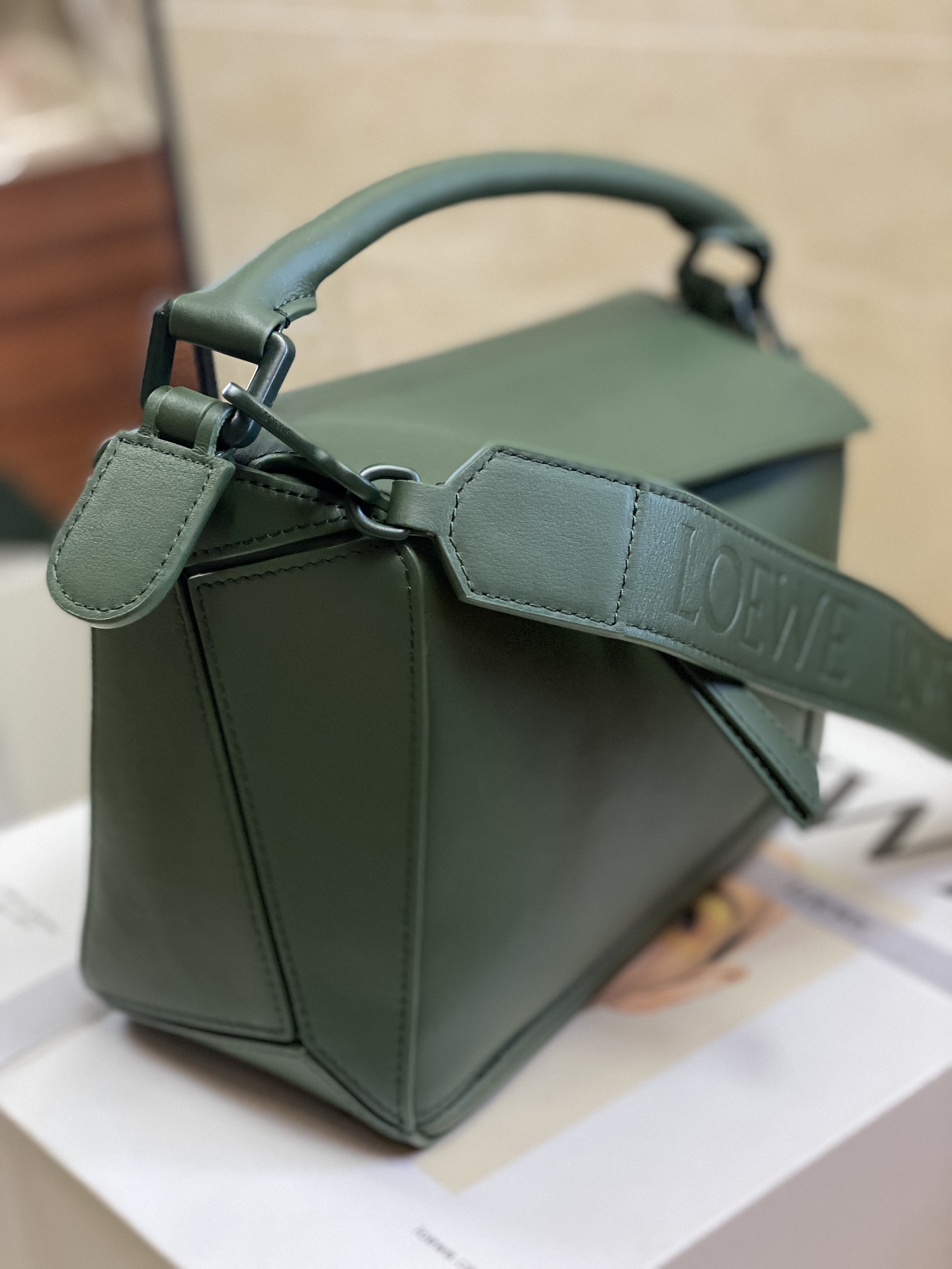 Loewe Model 8001 0.700 Dimensions: 24 x 16.5 x 10.5 cm