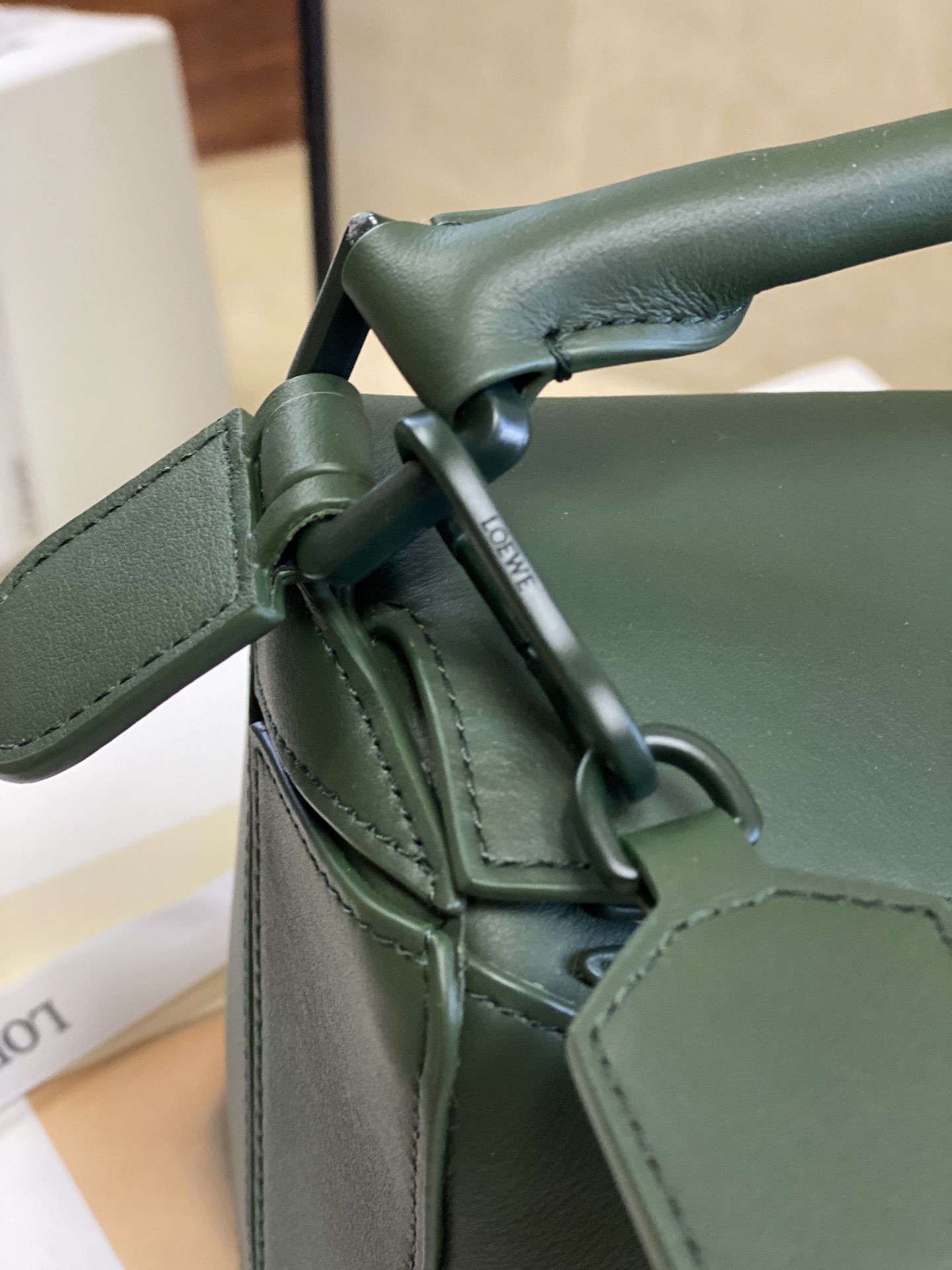 Loewe Model 8001 0.700 Dimensions: 24 x 16.5 x 10.5 cm