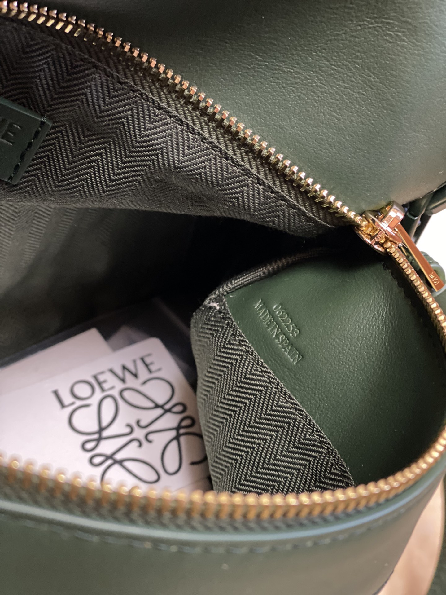 Loewe Model 8001 0.700 Dimensions: 24 x 16.5 x 10.5 cm