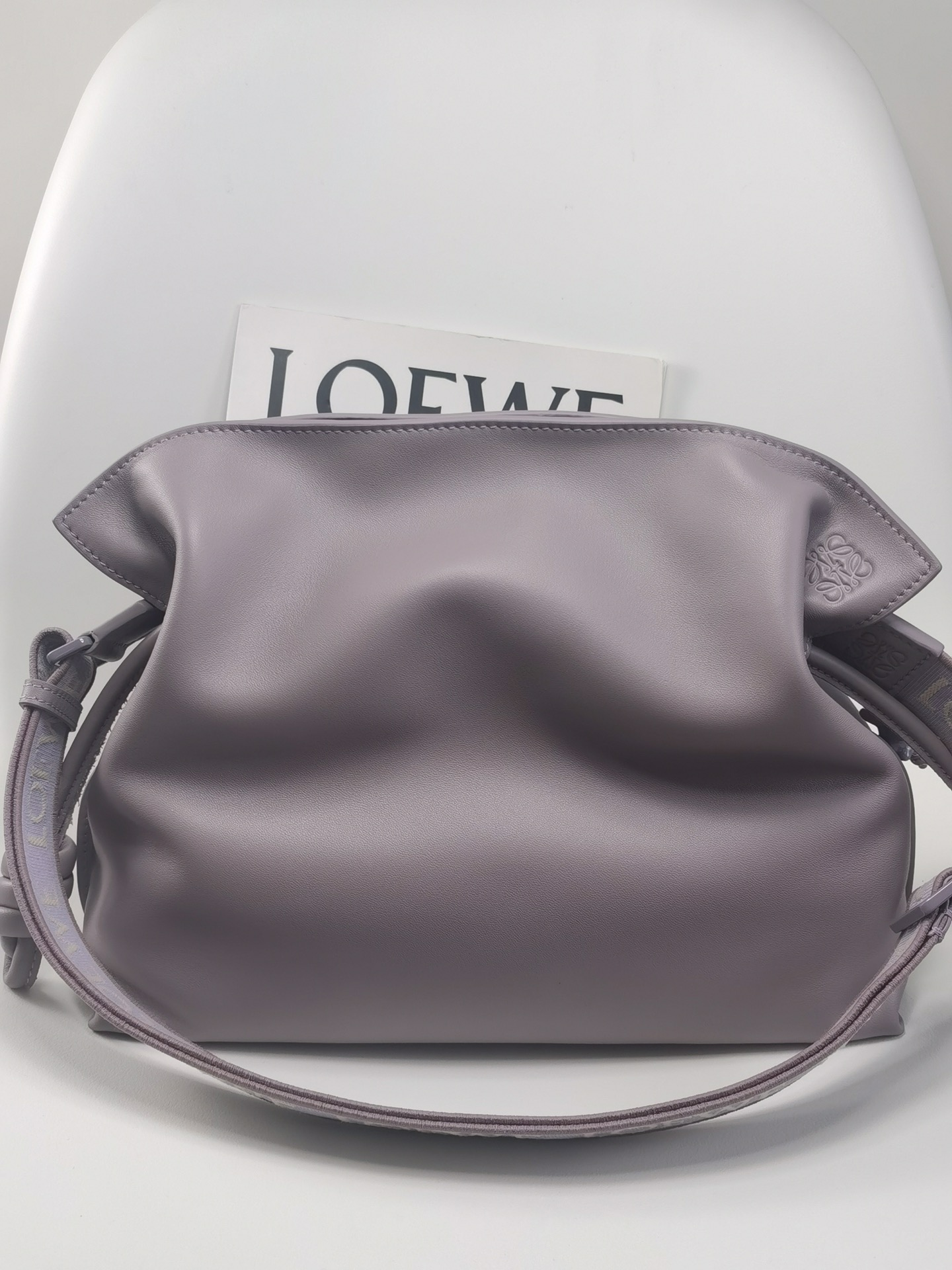 Loewe Model 11048 Size: 30 x 24.5 x 10.5 cm