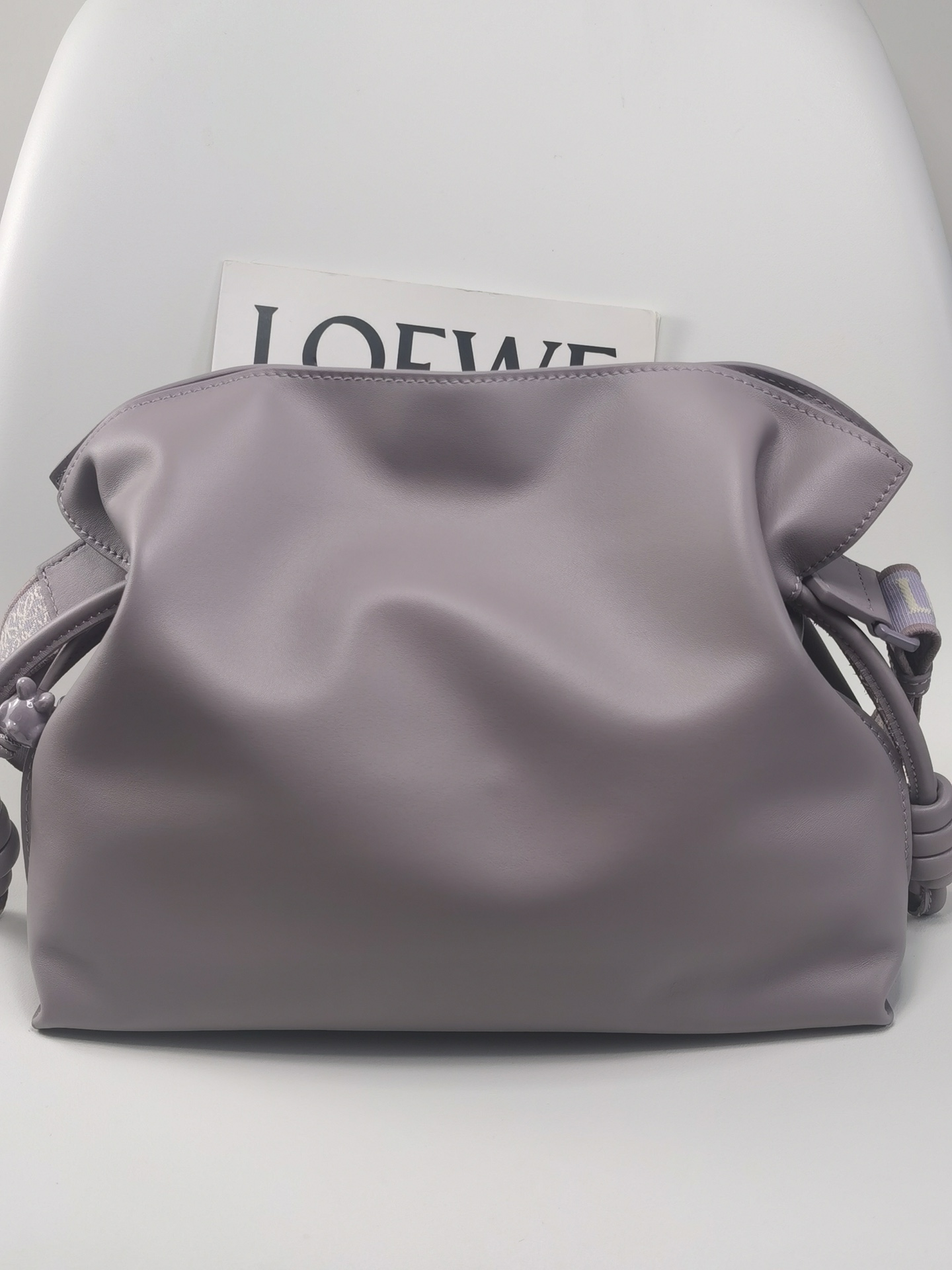 Loewe Model 11048 Size: 30 x 24.5 x 10.5 cm