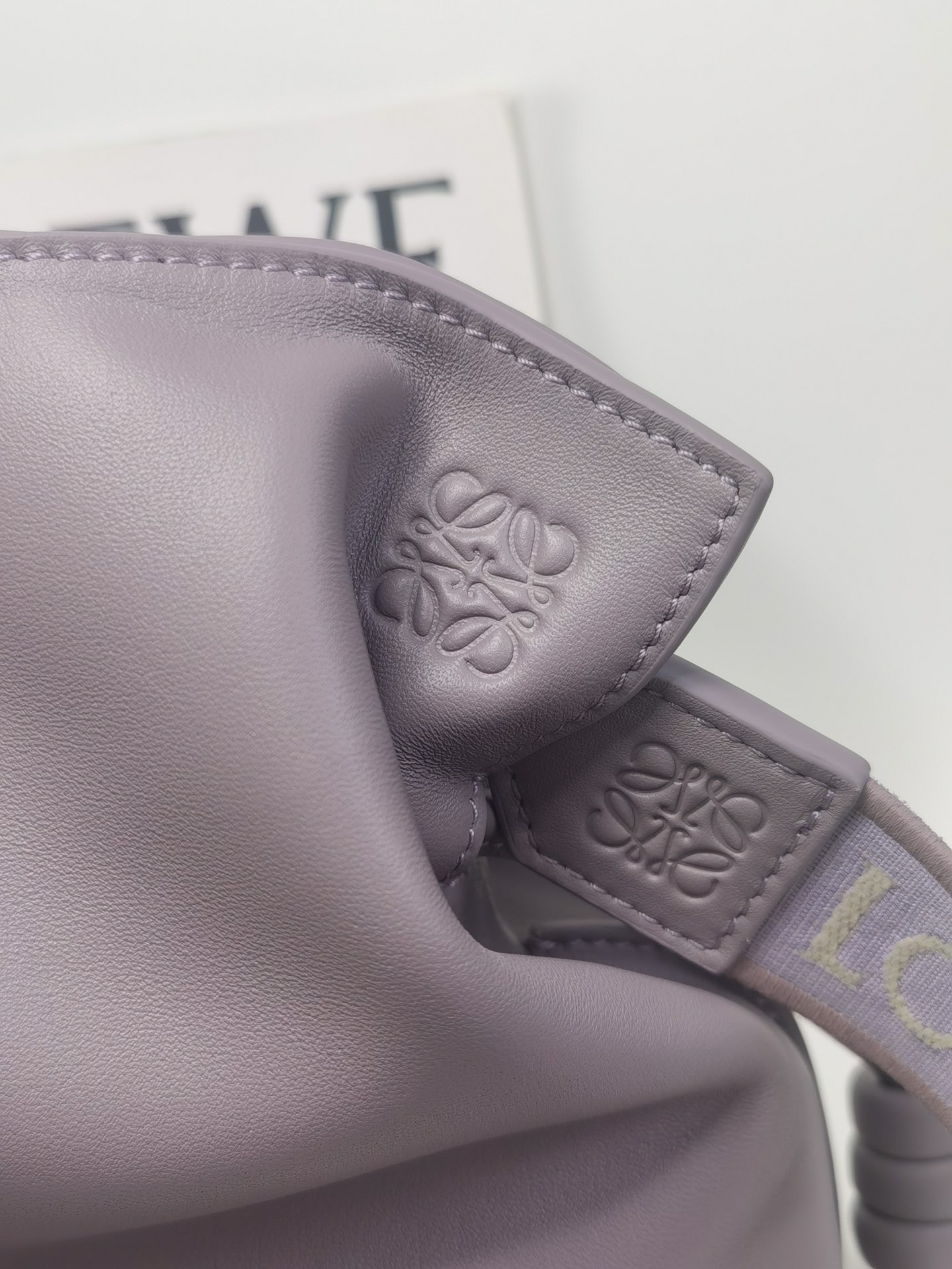 Loewe Model 11048 Size: 30 x 24.5 x 10.5 cm