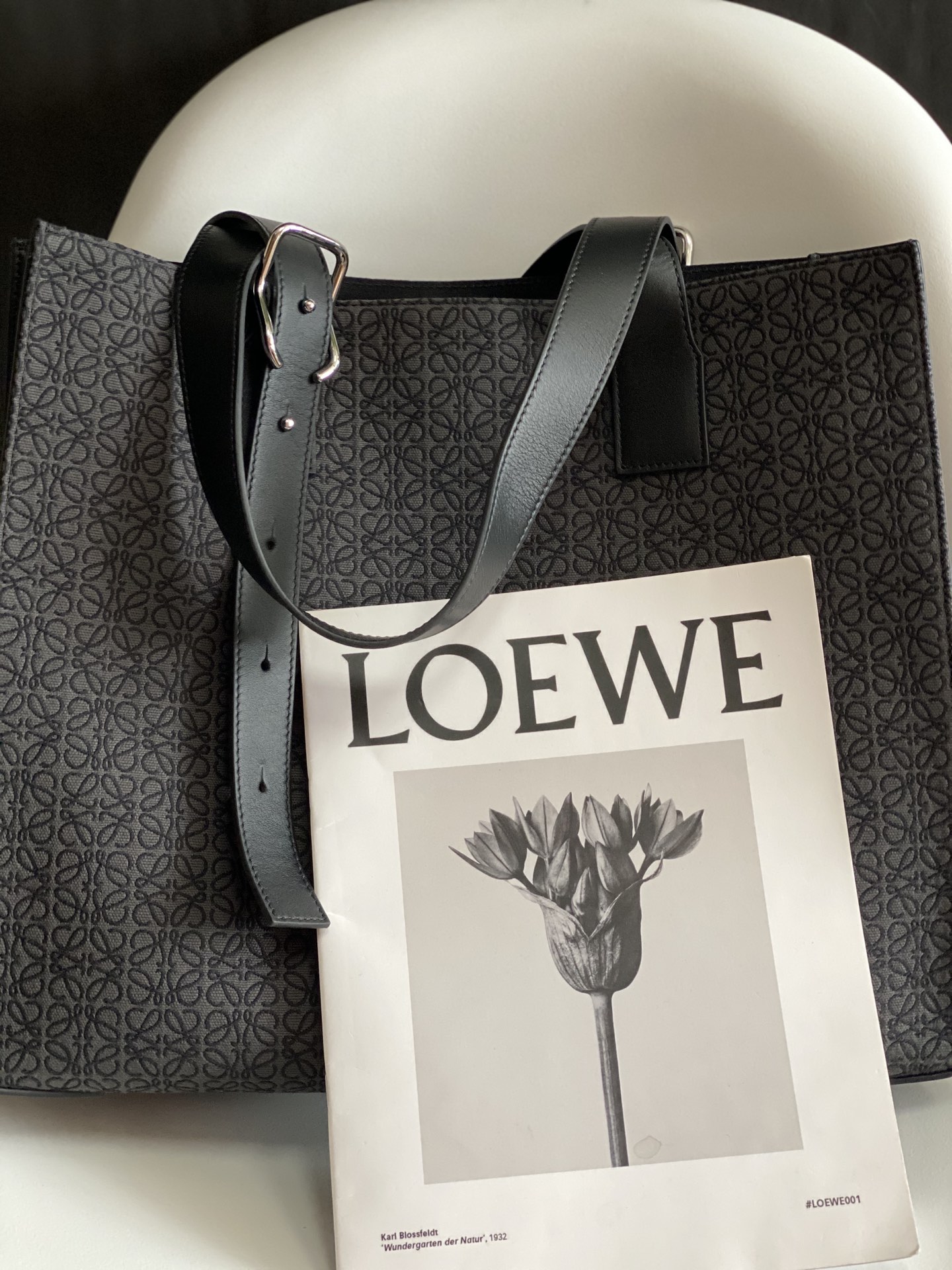 Loewe Buckle Horizontal Tote Model 3074 0.680 Dimensions: 38.7 cm (W) x 32.9 cm (H) x 9.2 cm (D)