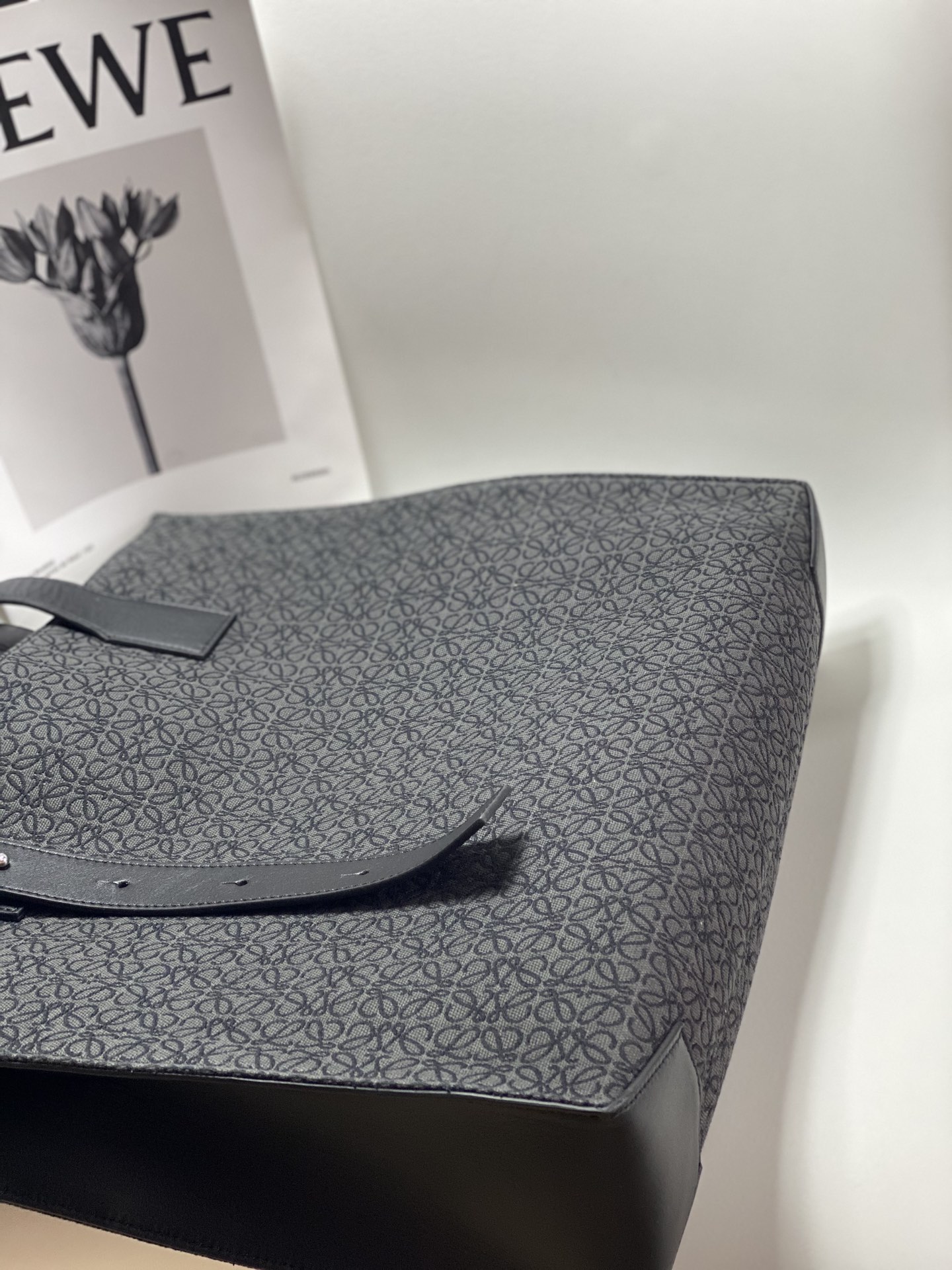 Loewe Buckle Horizontal Tote Model 3074 0.680 Dimensions: 38.7 cm (W) x 32.9 cm (H) x 9.2 cm (D)