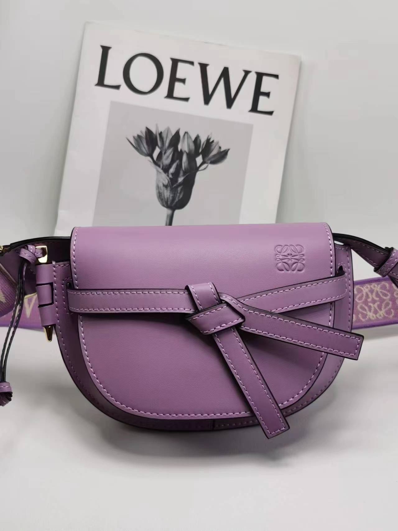 Loewe Purple 56t21s Size: 21x12.5x9.5cm 