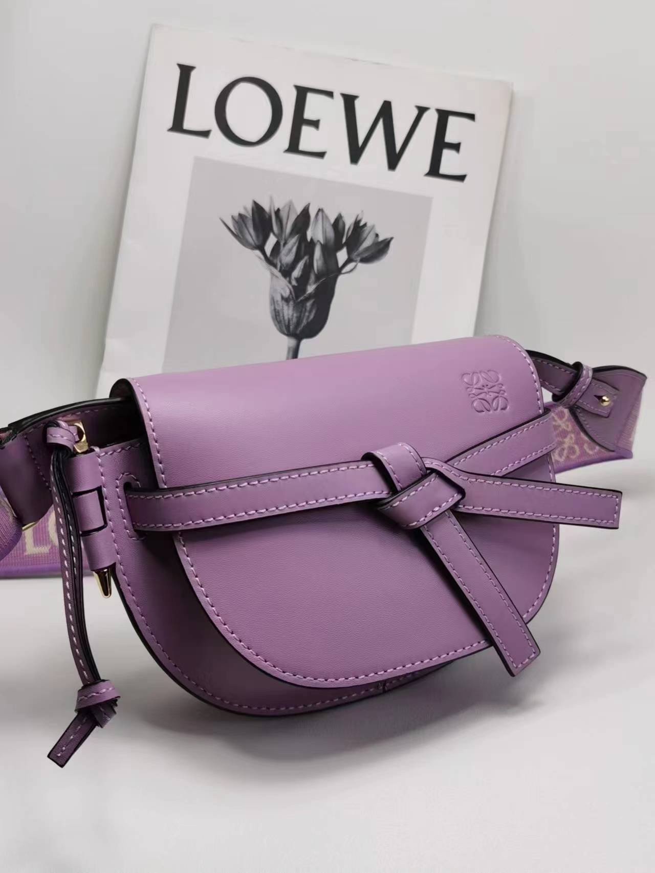 Loewe Purple 56t21s Size: 21x12.5x9.5cm 