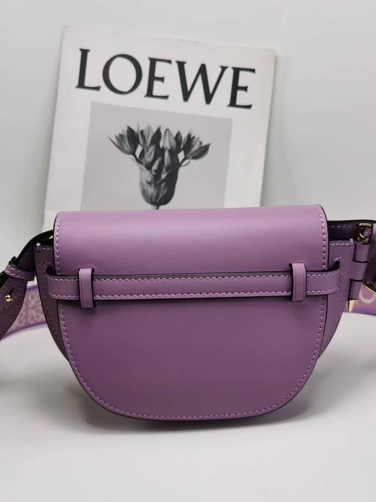 Loewe Purple 56t21s Size: 21x12.5x9.5cm 