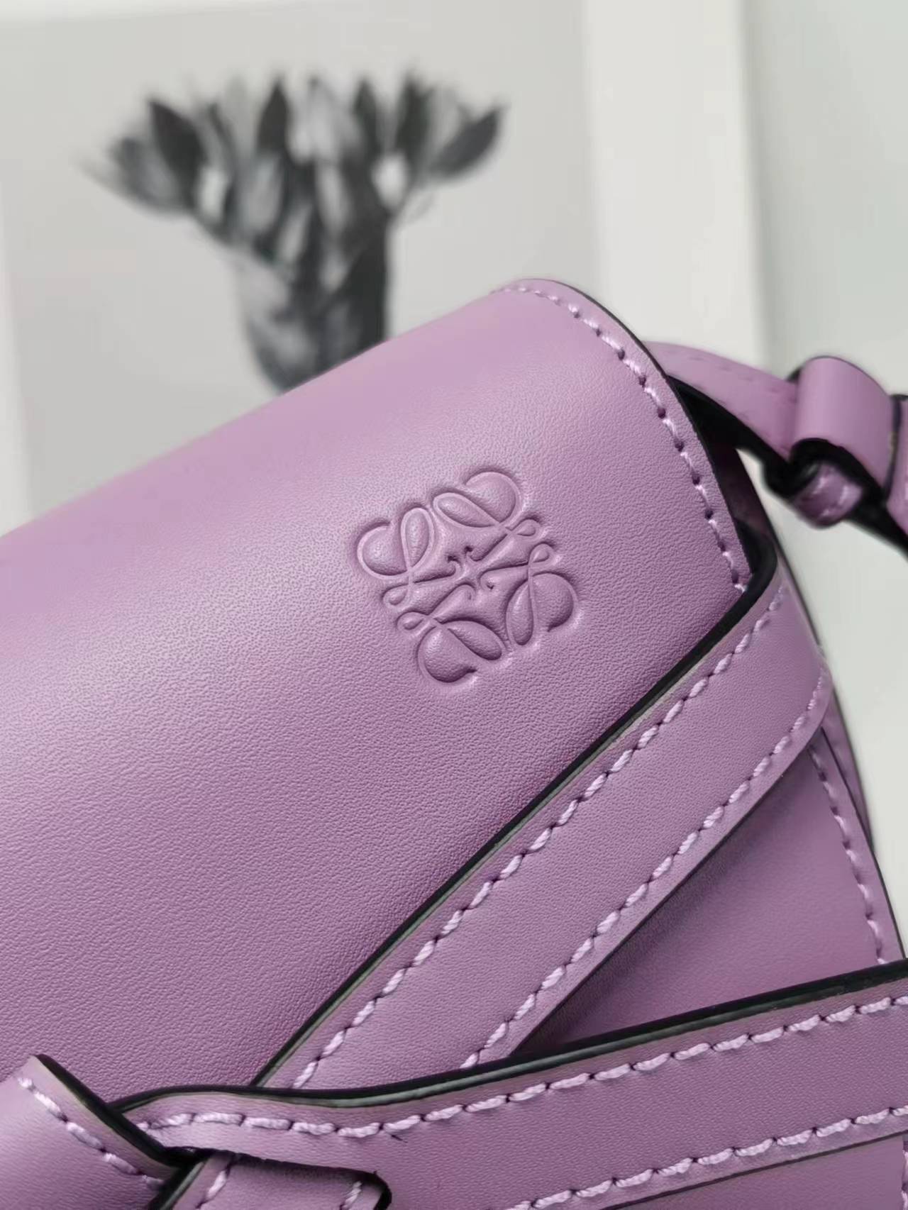 Loewe Purple 56t21s Size: 21x12.5x9.5cm 