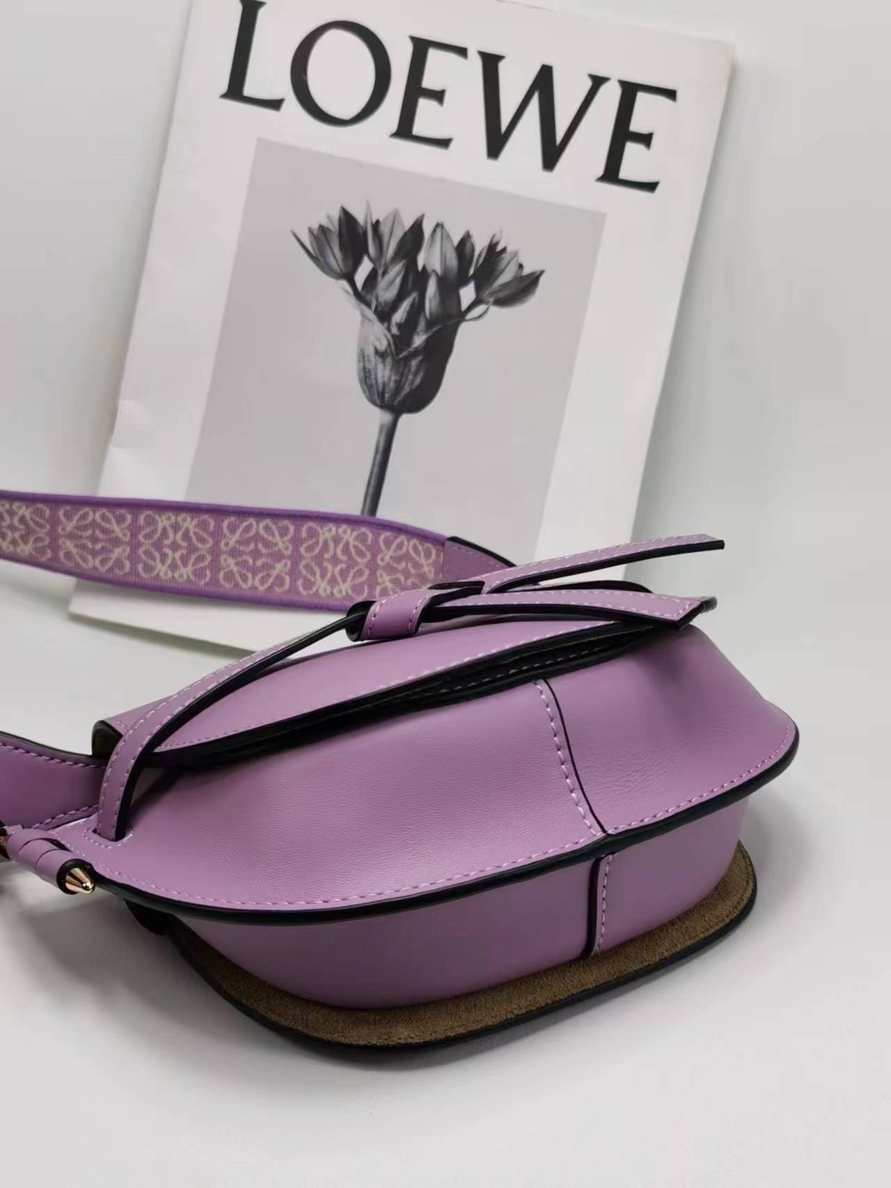 Loewe Purple 56t21s Size: 21x12.5x9.5cm 