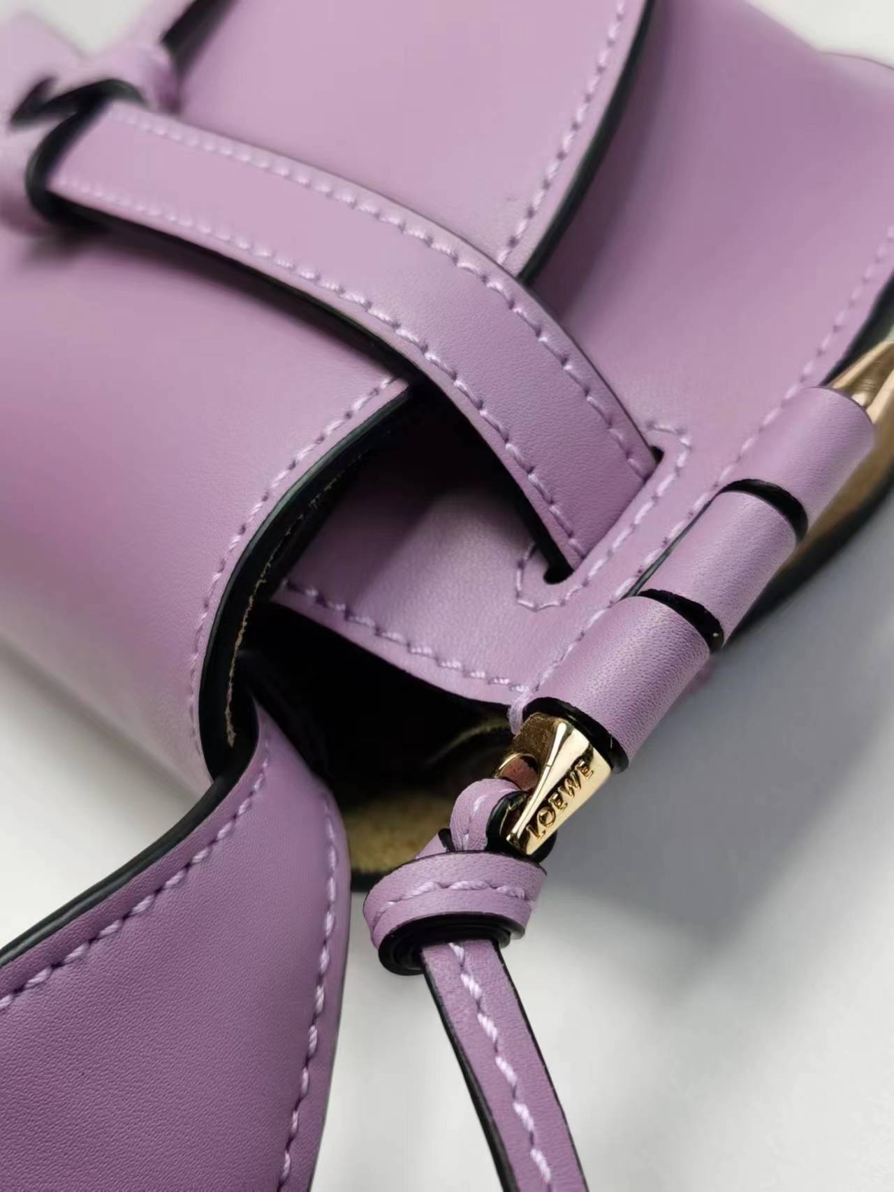 Loewe Purple 56t21s Size: 21x12.5x9.5cm 