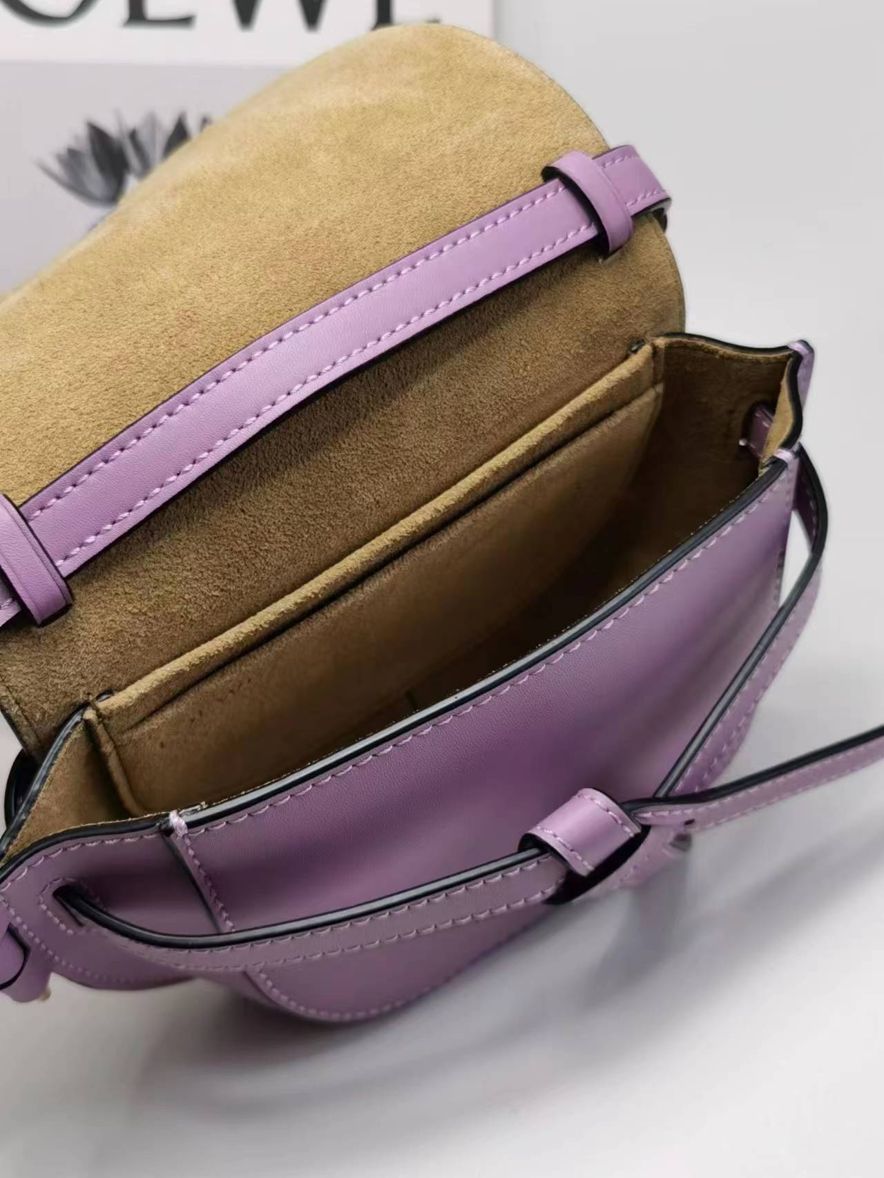 Loewe Purple 56t21s Size: 21x12.5x9.5cm 